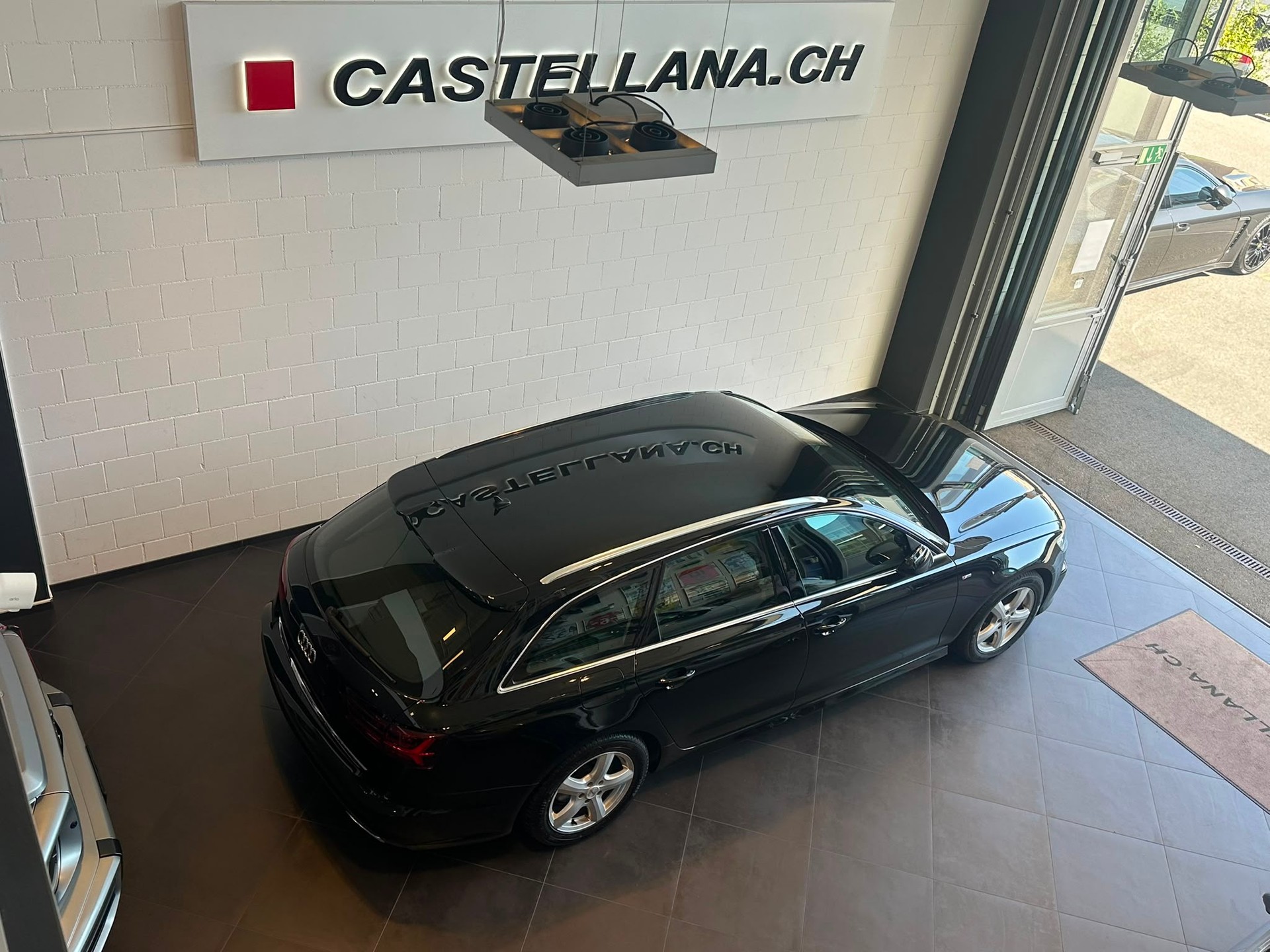 AUDI A6 Avant 2.0 TDI quattro S-tronic-image-5