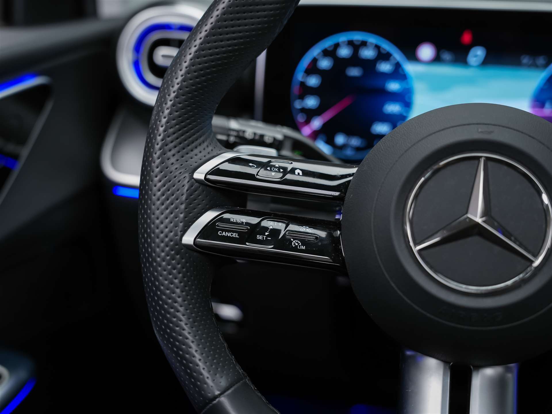 MERCEDES-BENZ GLC 300 d 4Matic AMG Line 9G-Tronic *Panorama*Abstandsregler*21" Felgen*-image-28