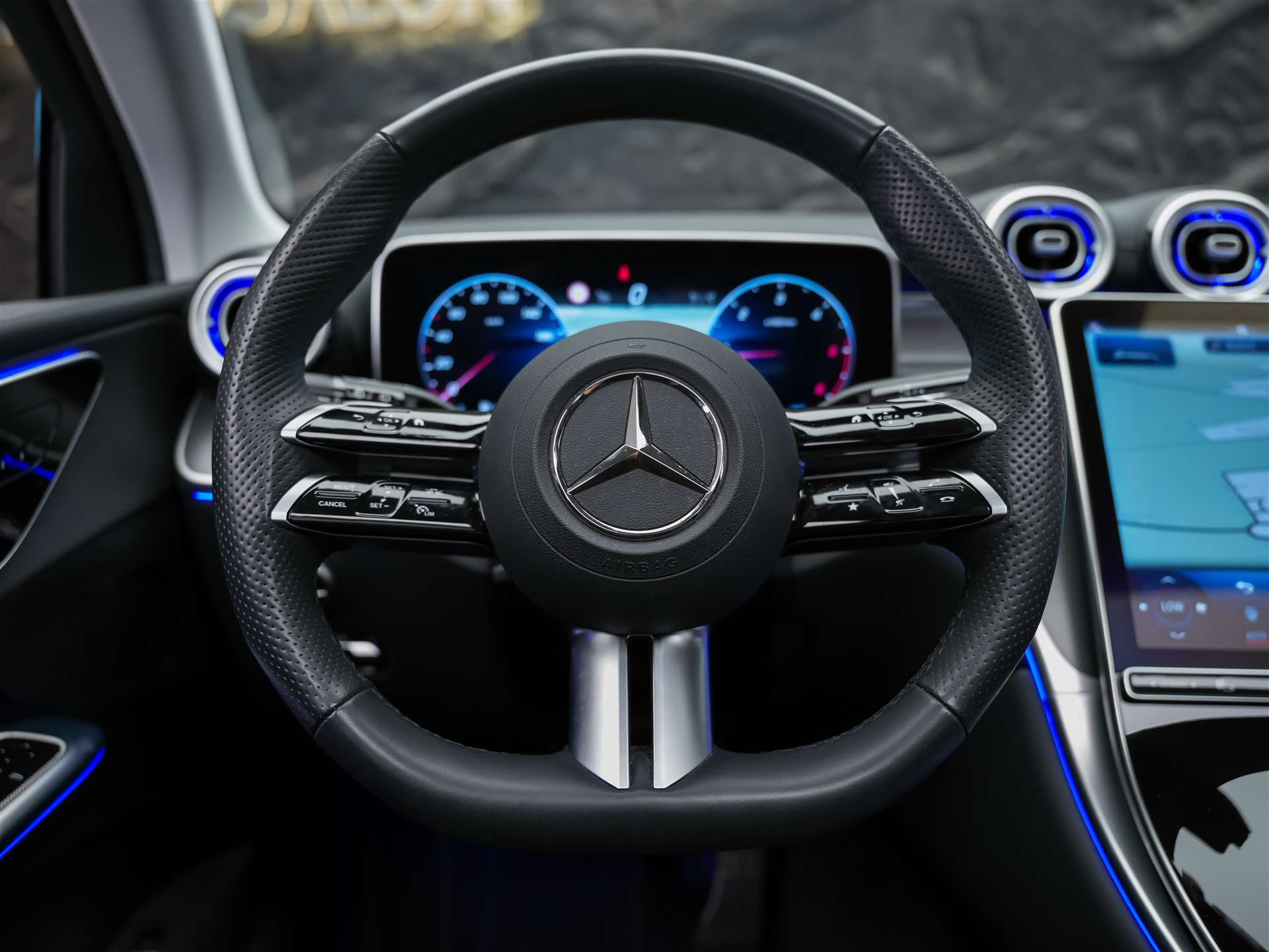 MERCEDES-BENZ GLC 300 d 4Matic AMG Line 9G-Tronic *Panorama*Abstandsregler*21" Felgen*-image-27