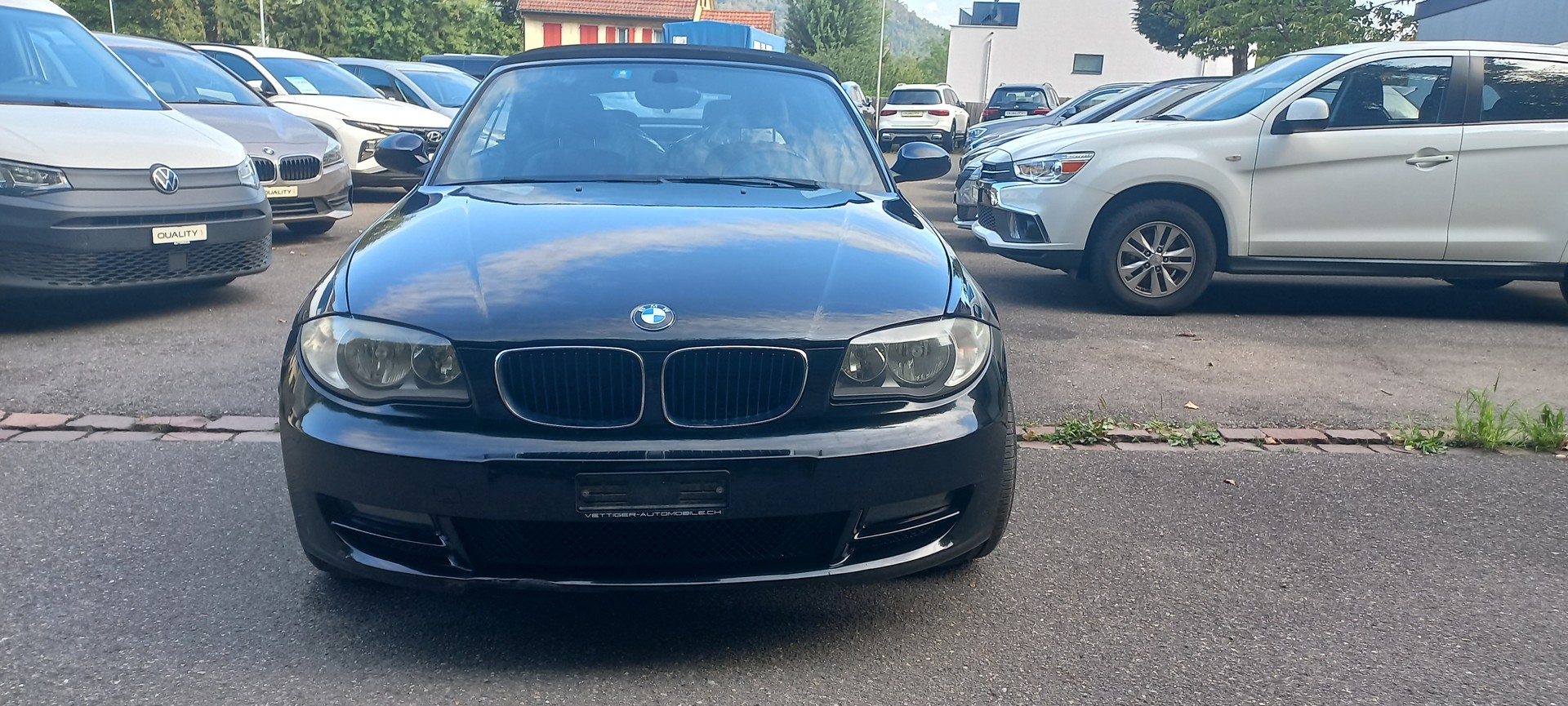 BMW 120i Cabrio-image-5