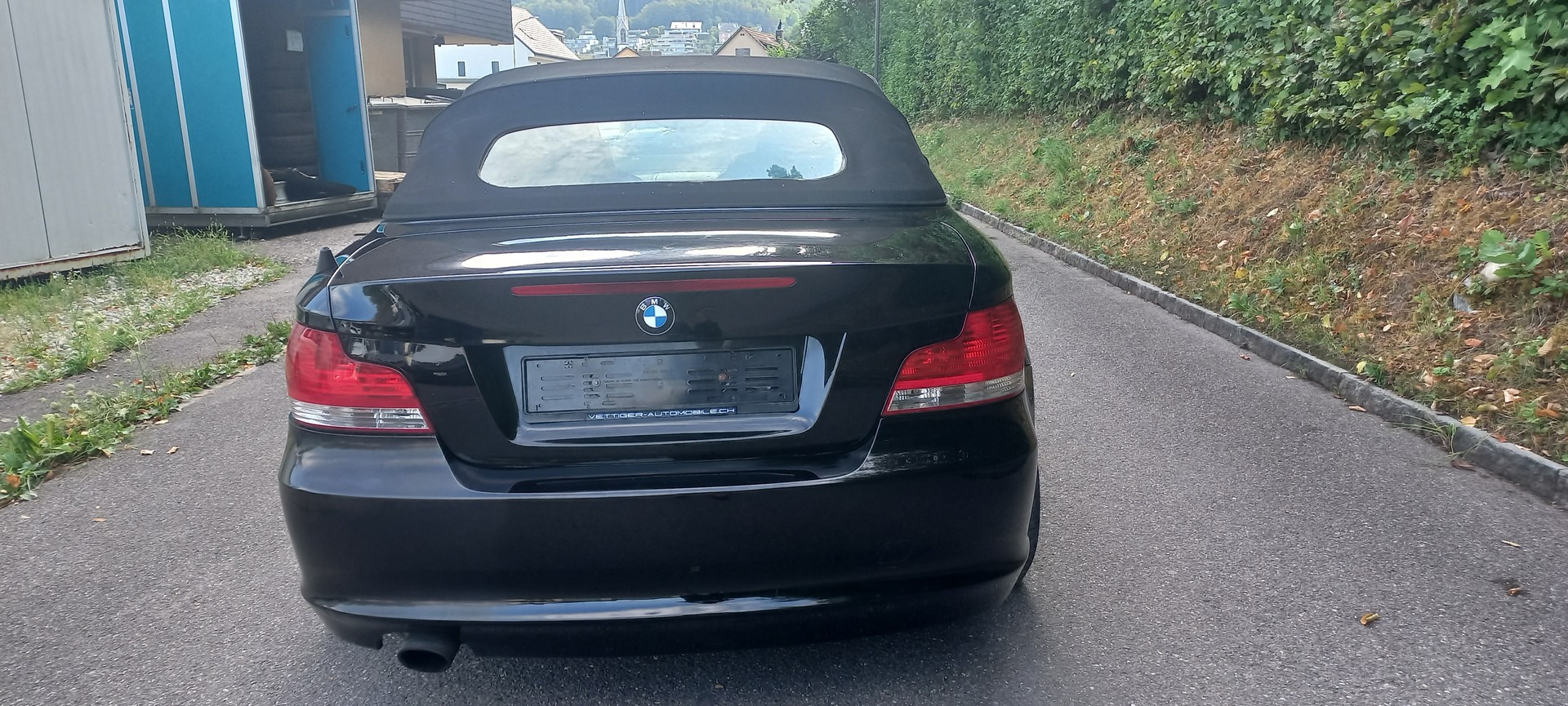 BMW 120i Cabrio-image-3