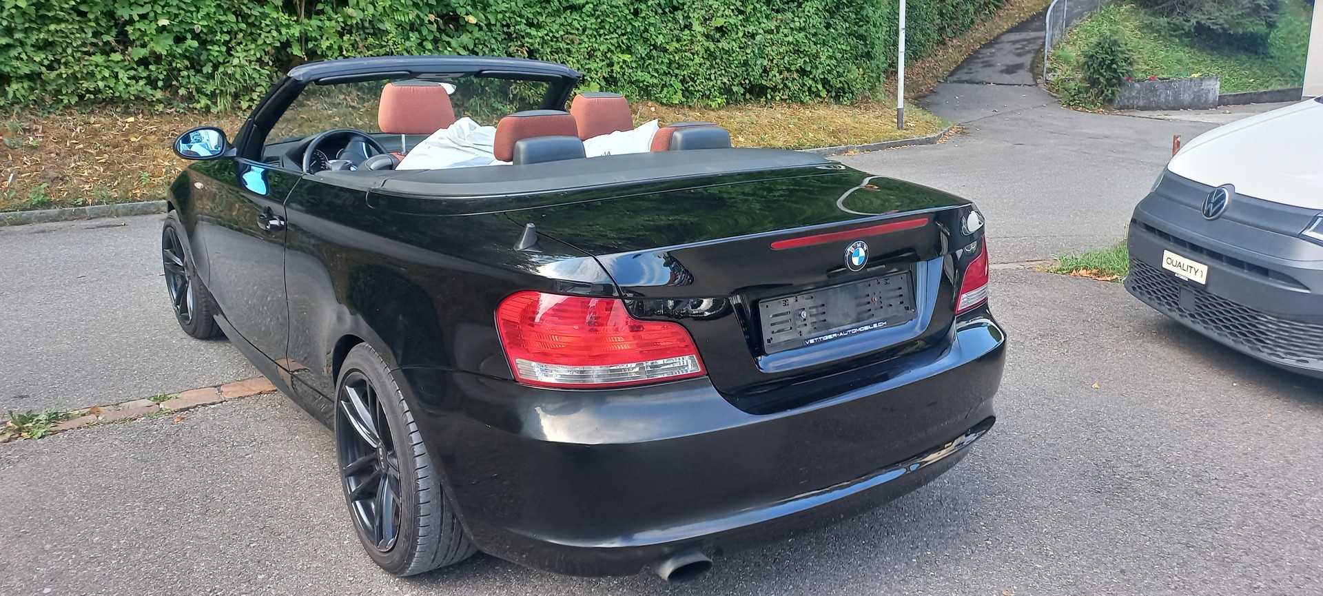 BMW 120i Cabrio-image-0