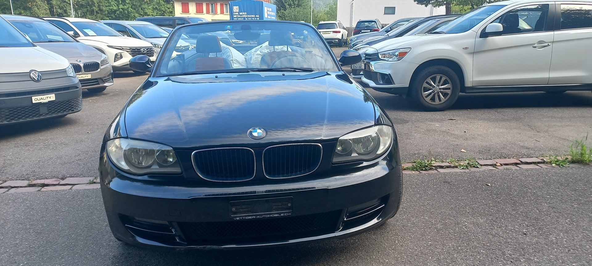 BMW 120i Cabrio-image-12