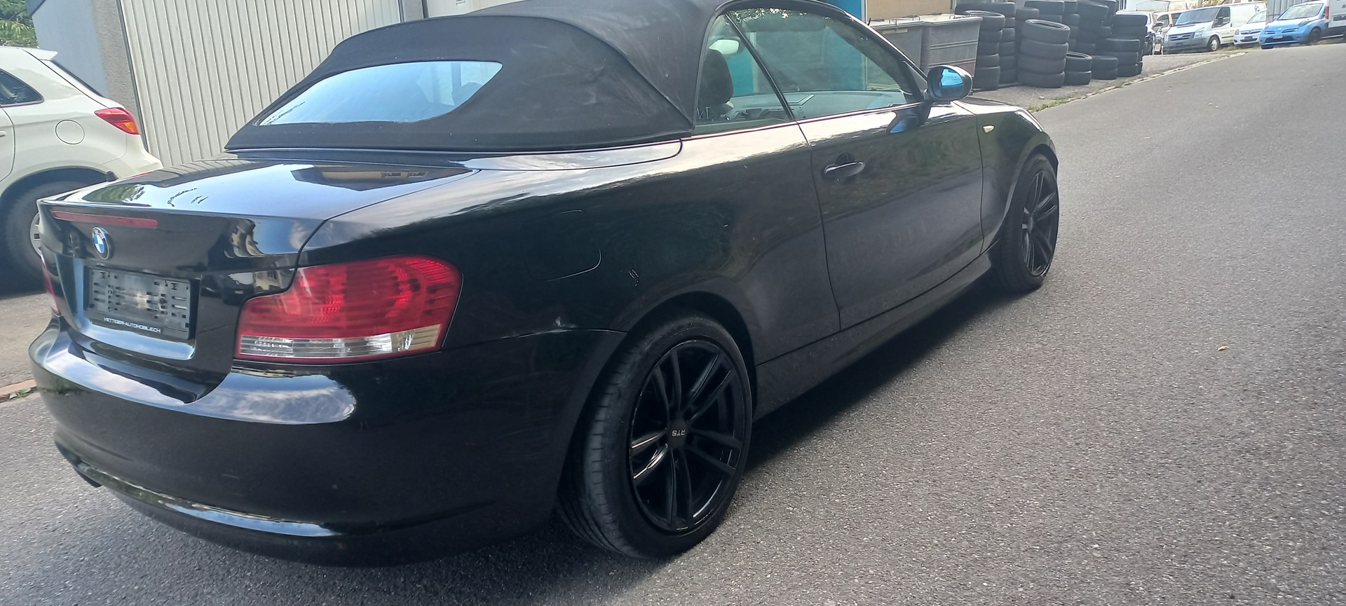 BMW 120i Cabrio-image-4