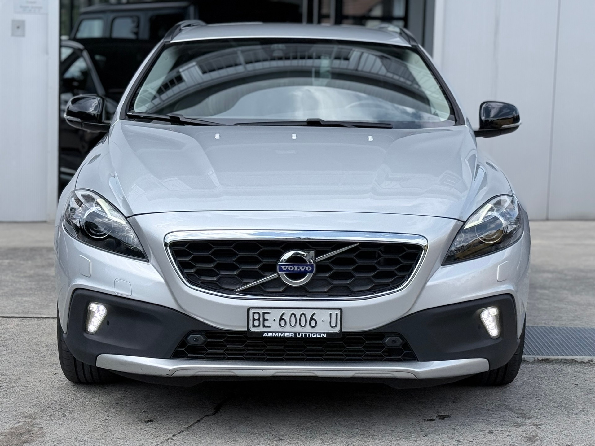 VOLVO V40 Cross Country T4 2.0 AWD Momentum Geartronic-image-1