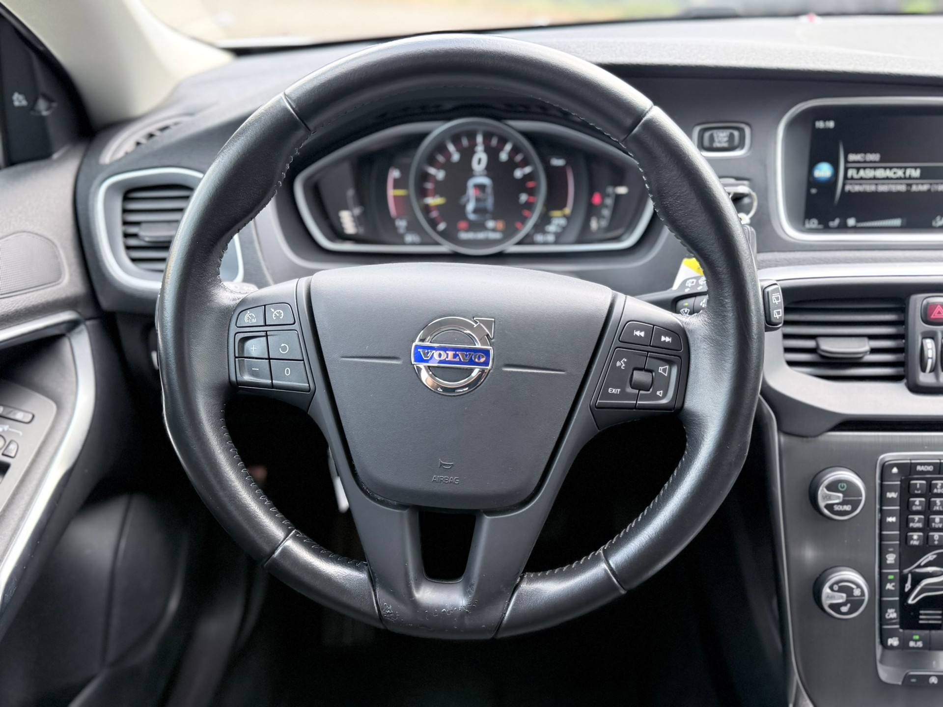 VOLVO V40 Cross Country T4 2.0 AWD Momentum Geartronic-image-20