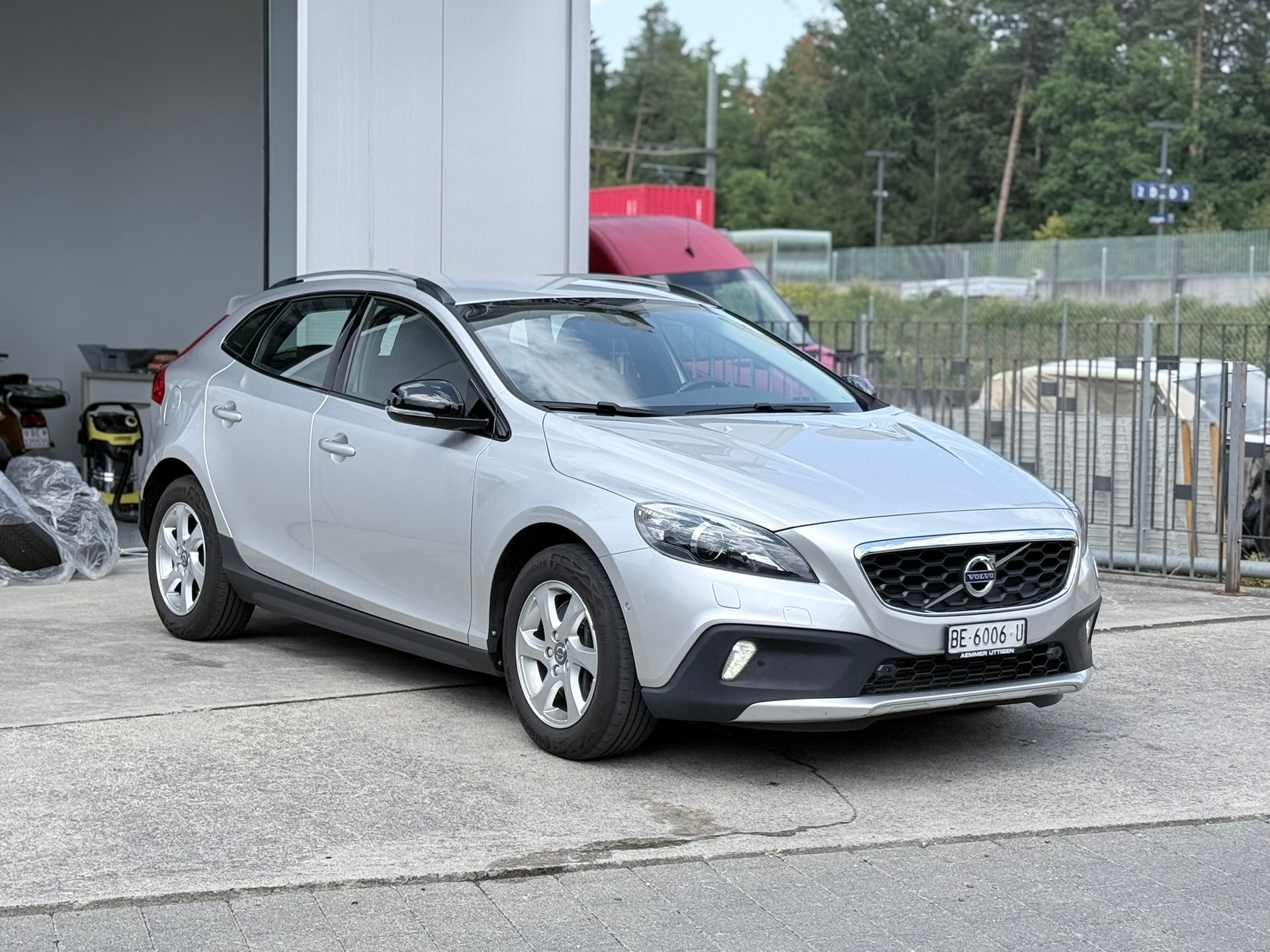 VOLVO V40 Cross Country T4 2.0 AWD Momentum Geartronic-image-2