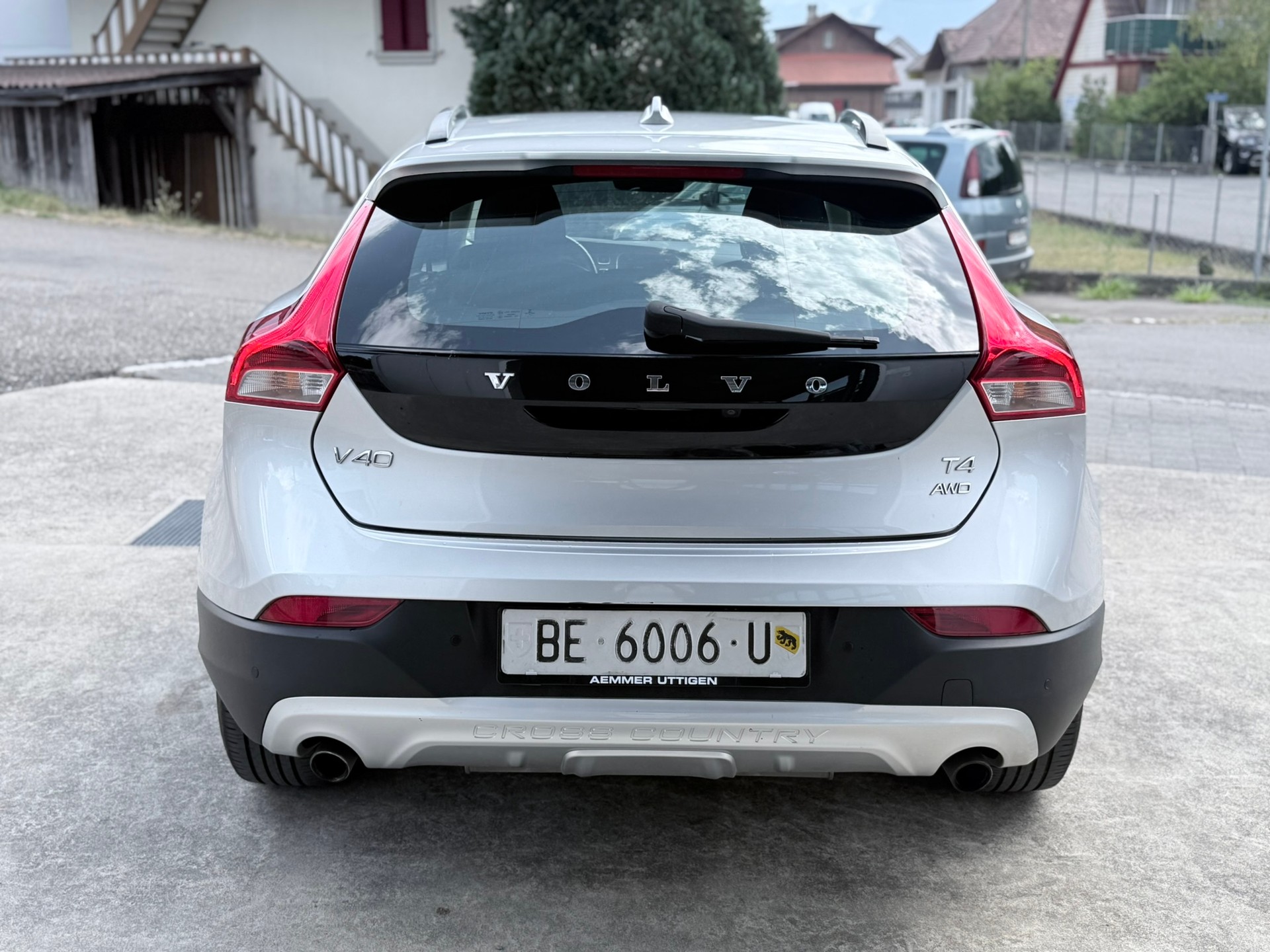 VOLVO V40 Cross Country T4 2.0 AWD Momentum Geartronic-image-5