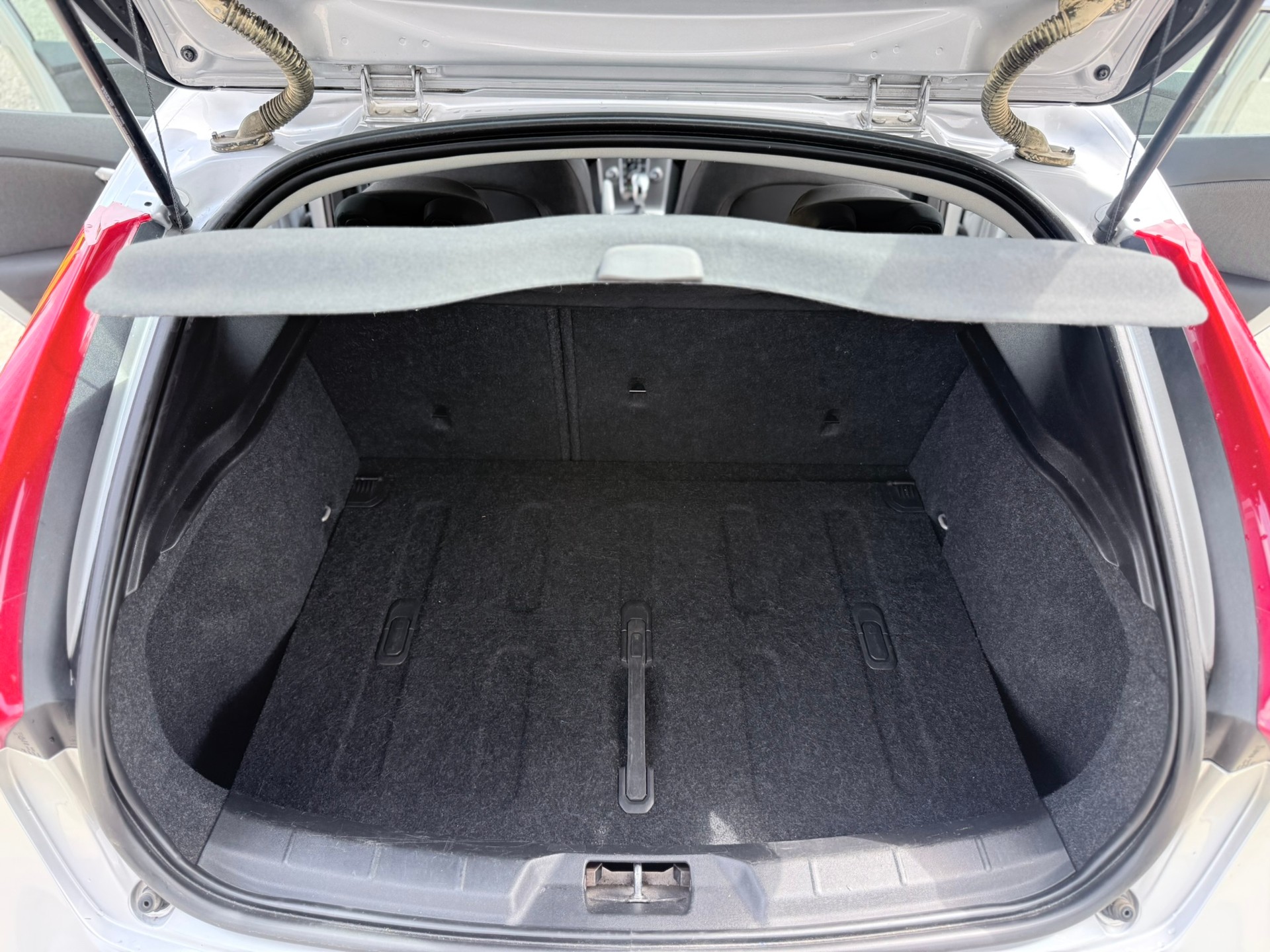 VOLVO V40 Cross Country T4 2.0 AWD Momentum Geartronic-image-25