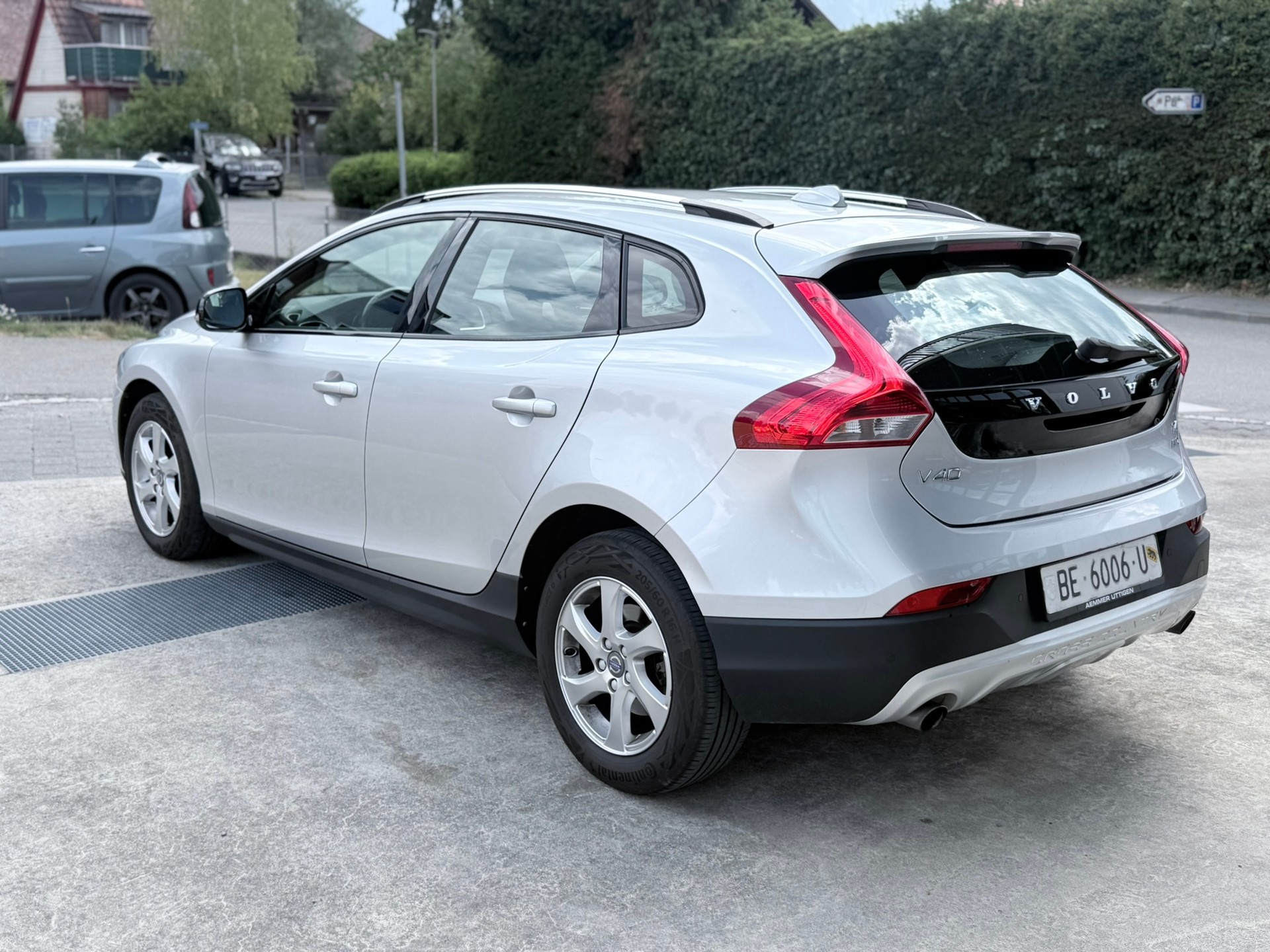 VOLVO V40 Cross Country T4 2.0 AWD Momentum Geartronic-image-6
