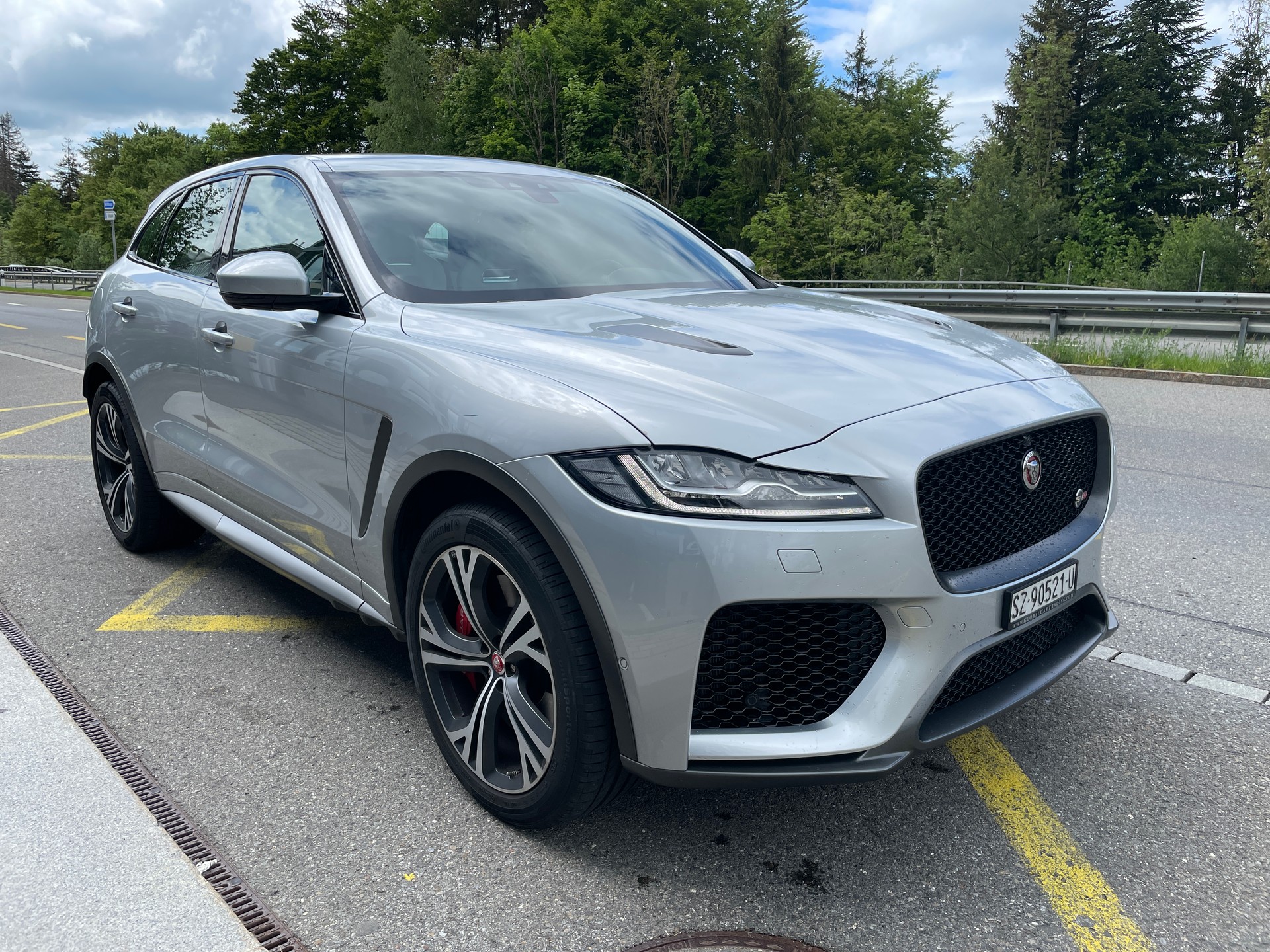 JAGUAR F-Pace 5.0 V8 SVR AWD Automatik-image-2
