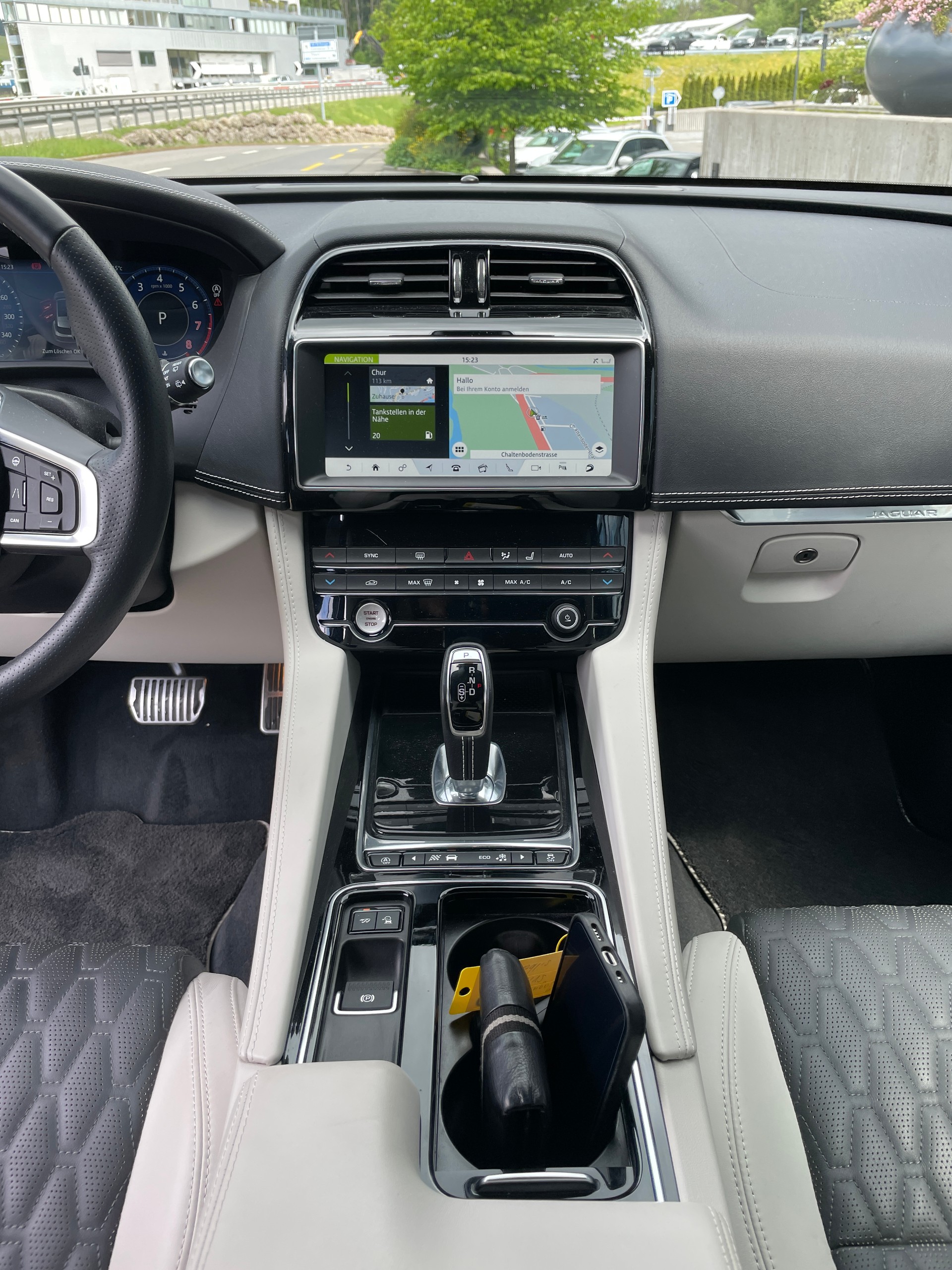 JAGUAR F-Pace 5.0 V8 SVR AWD Automatik-image-19