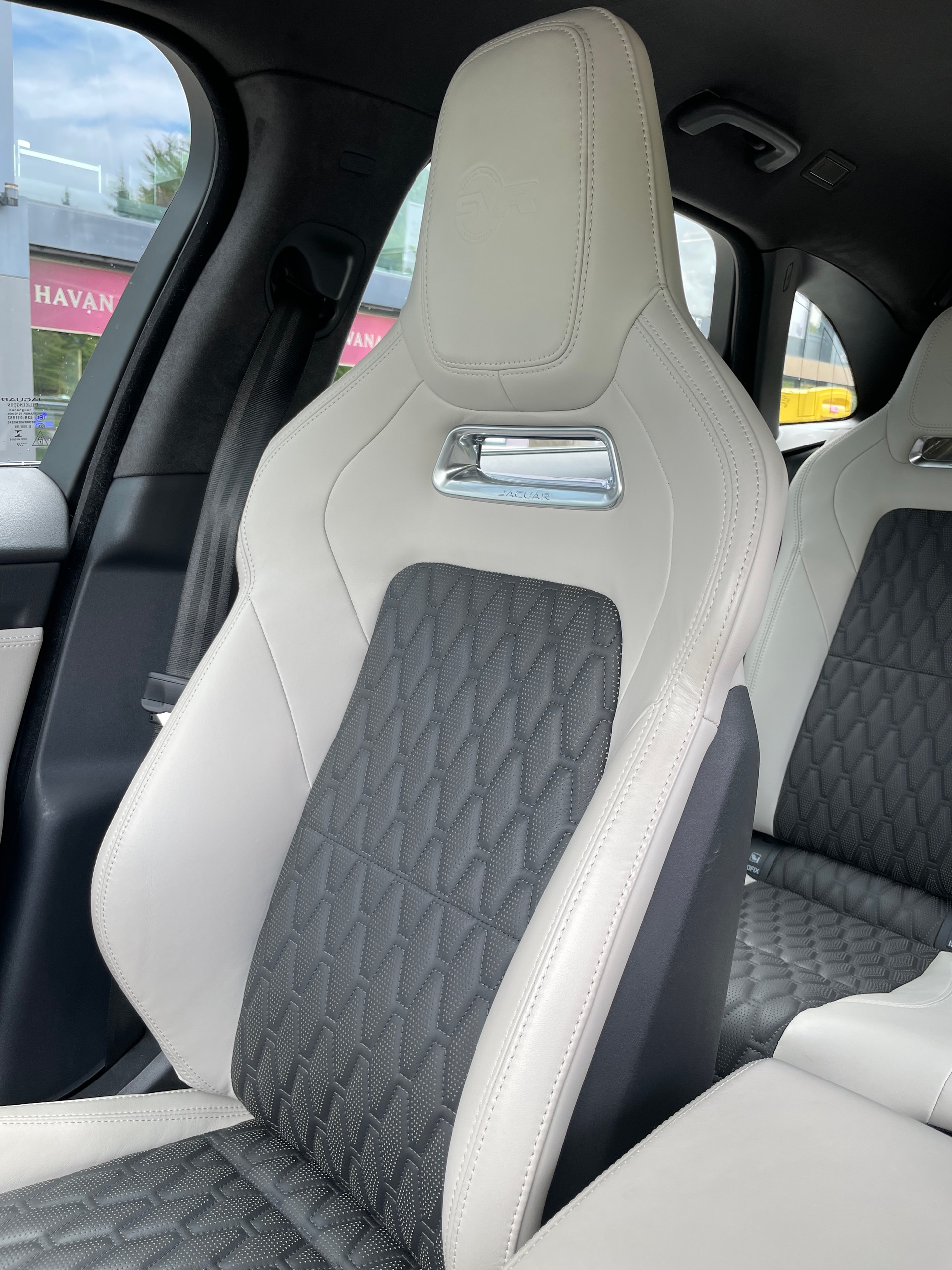 JAGUAR F-Pace 5.0 V8 SVR AWD Automatik-image-21