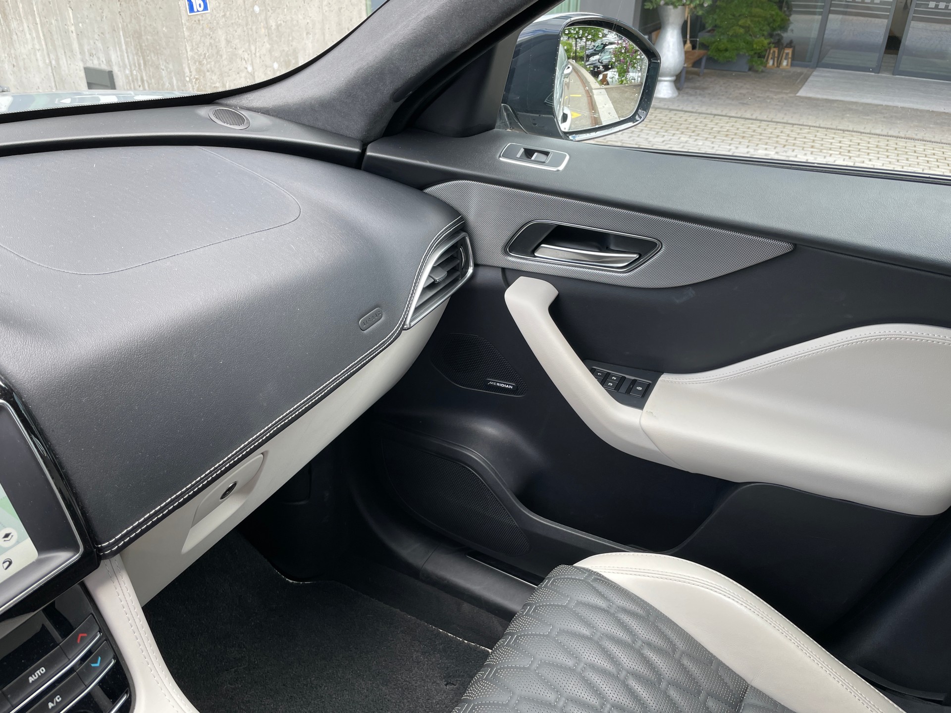JAGUAR F-Pace 5.0 V8 SVR AWD Automatik-image-27