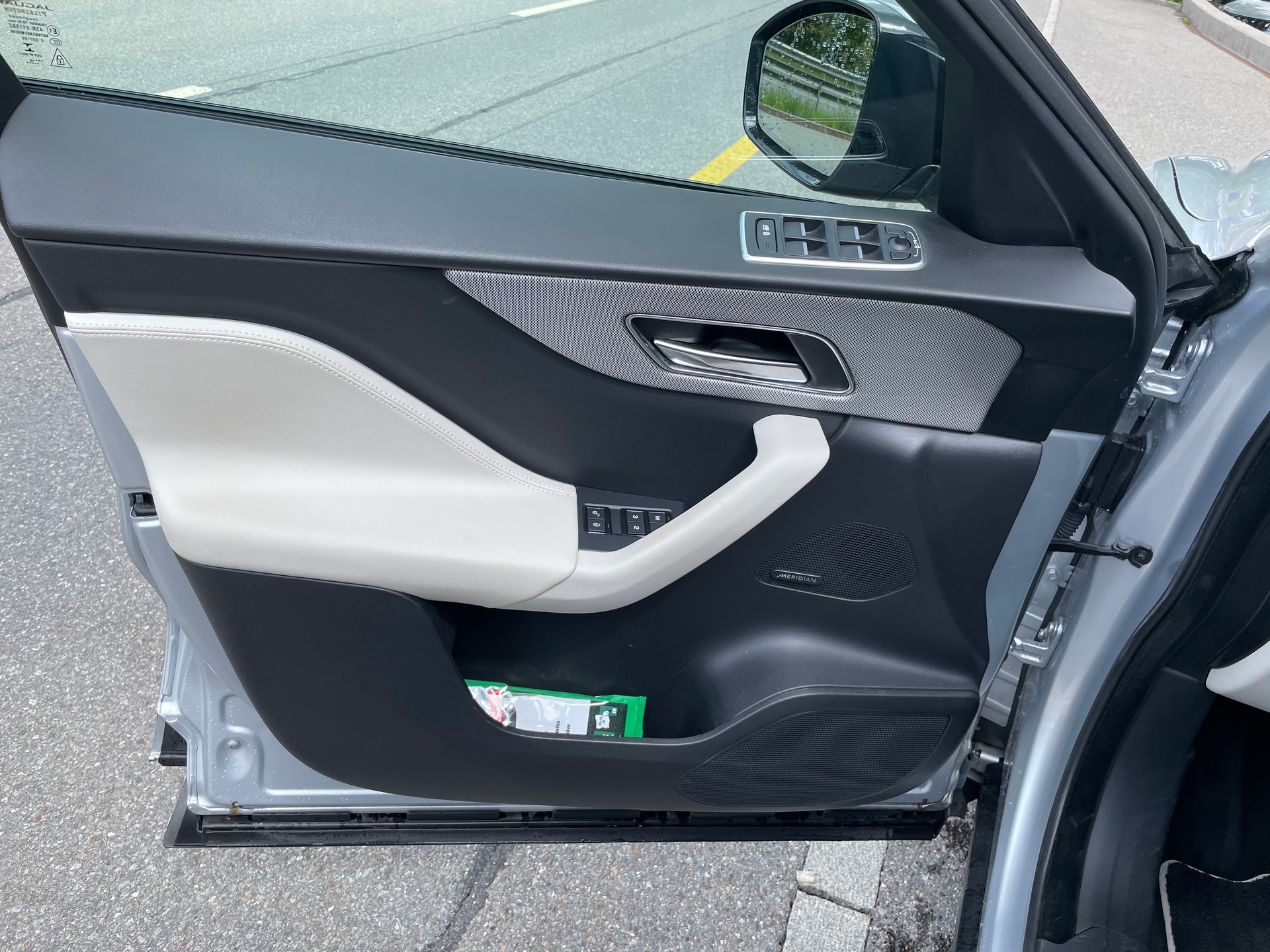 JAGUAR F-Pace 5.0 V8 SVR AWD Automatik-image-10