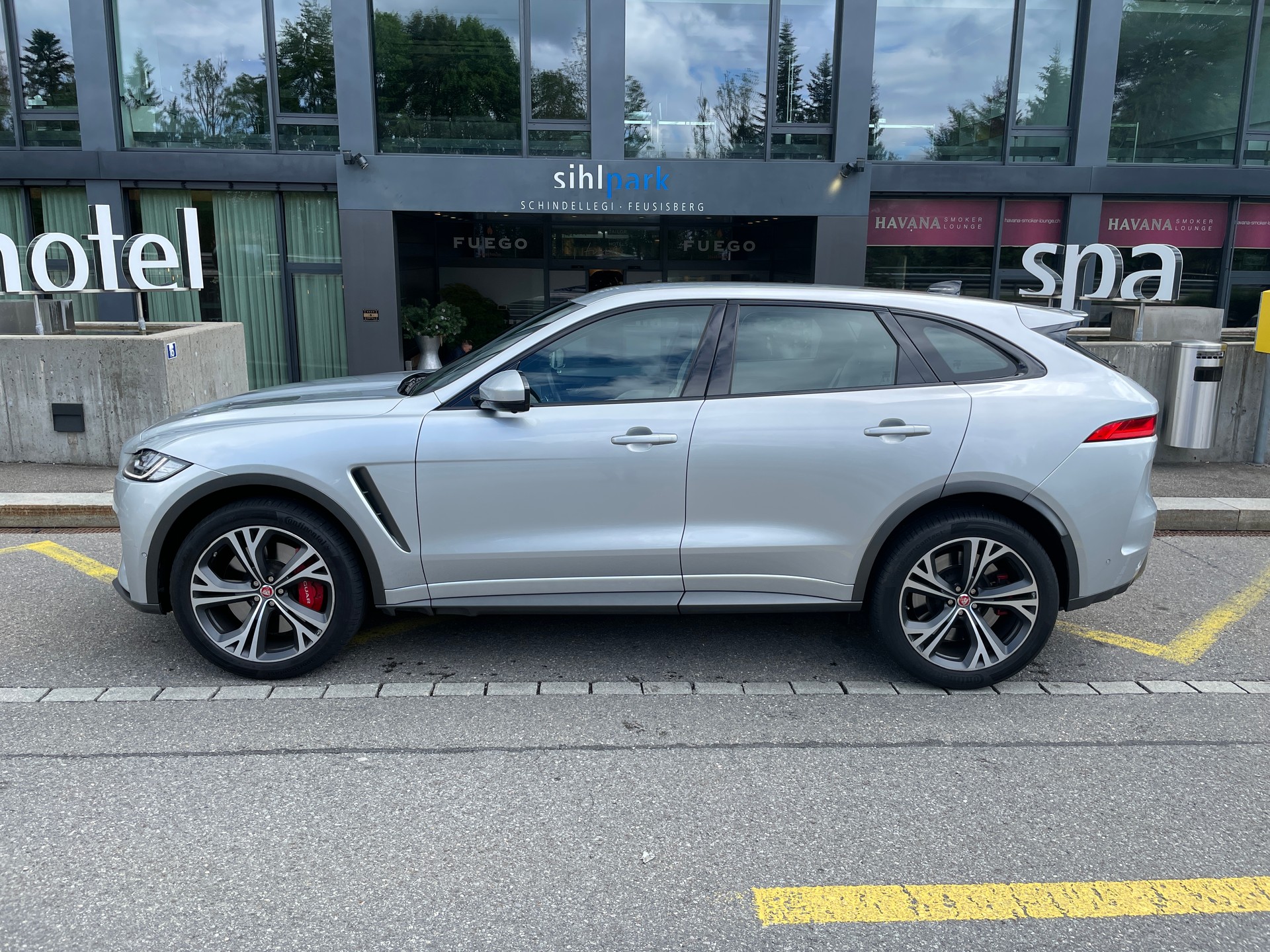 JAGUAR F-Pace 5.0 V8 SVR AWD Automatik-image-9