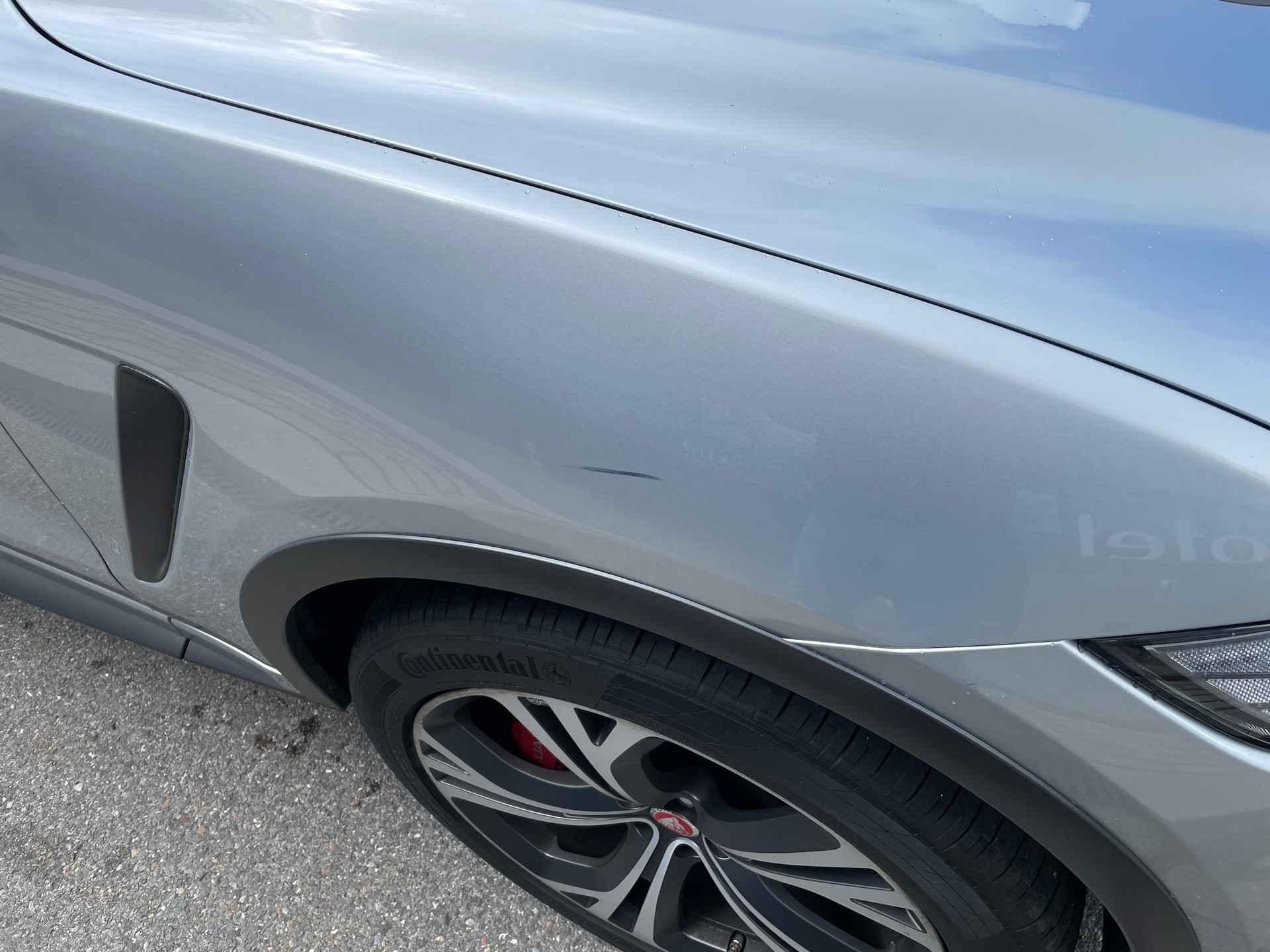 JAGUAR F-Pace 5.0 V8 SVR AWD Automatik-image-3