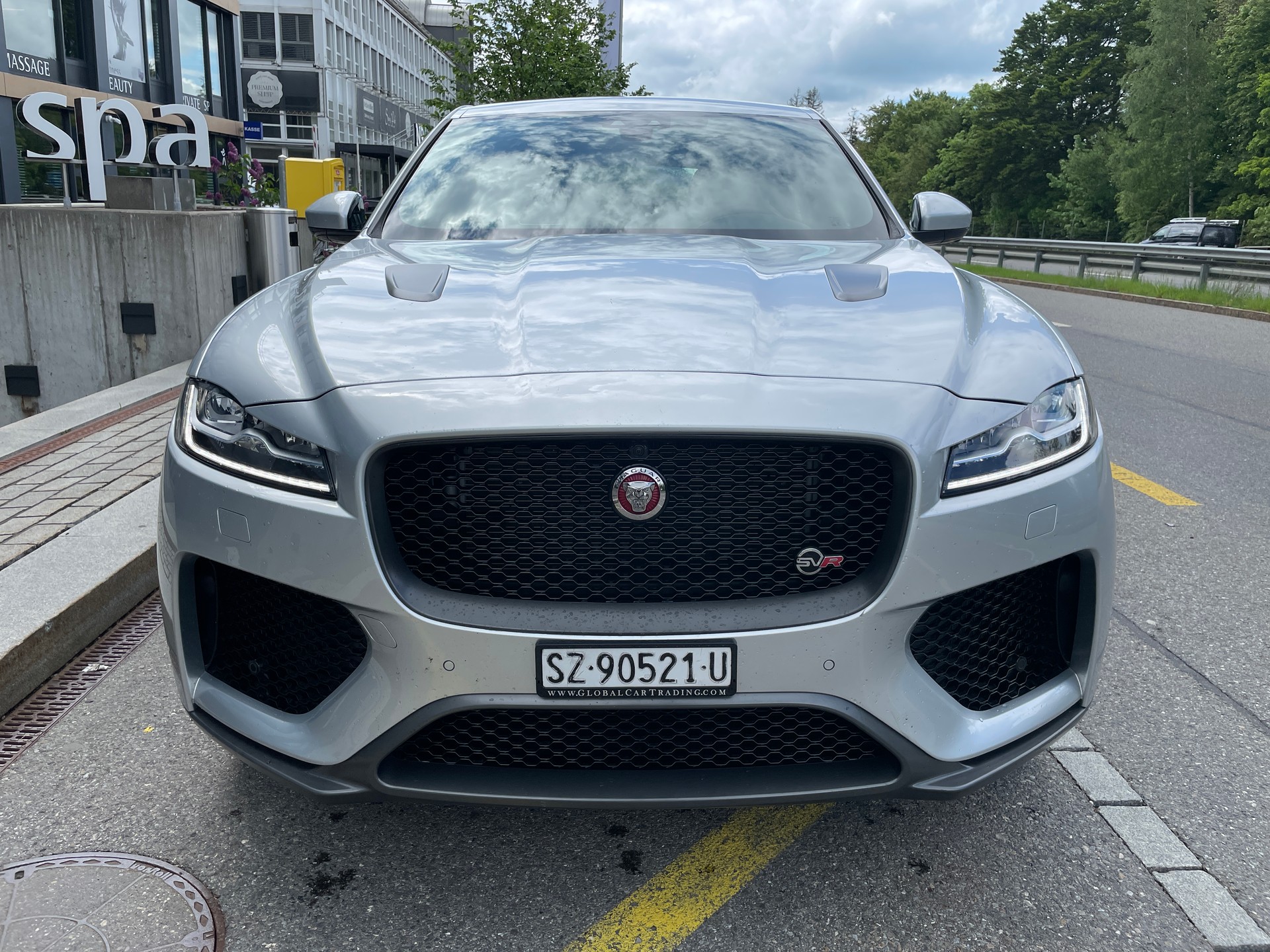 JAGUAR F-Pace 5.0 V8 SVR AWD Automatik-image-1