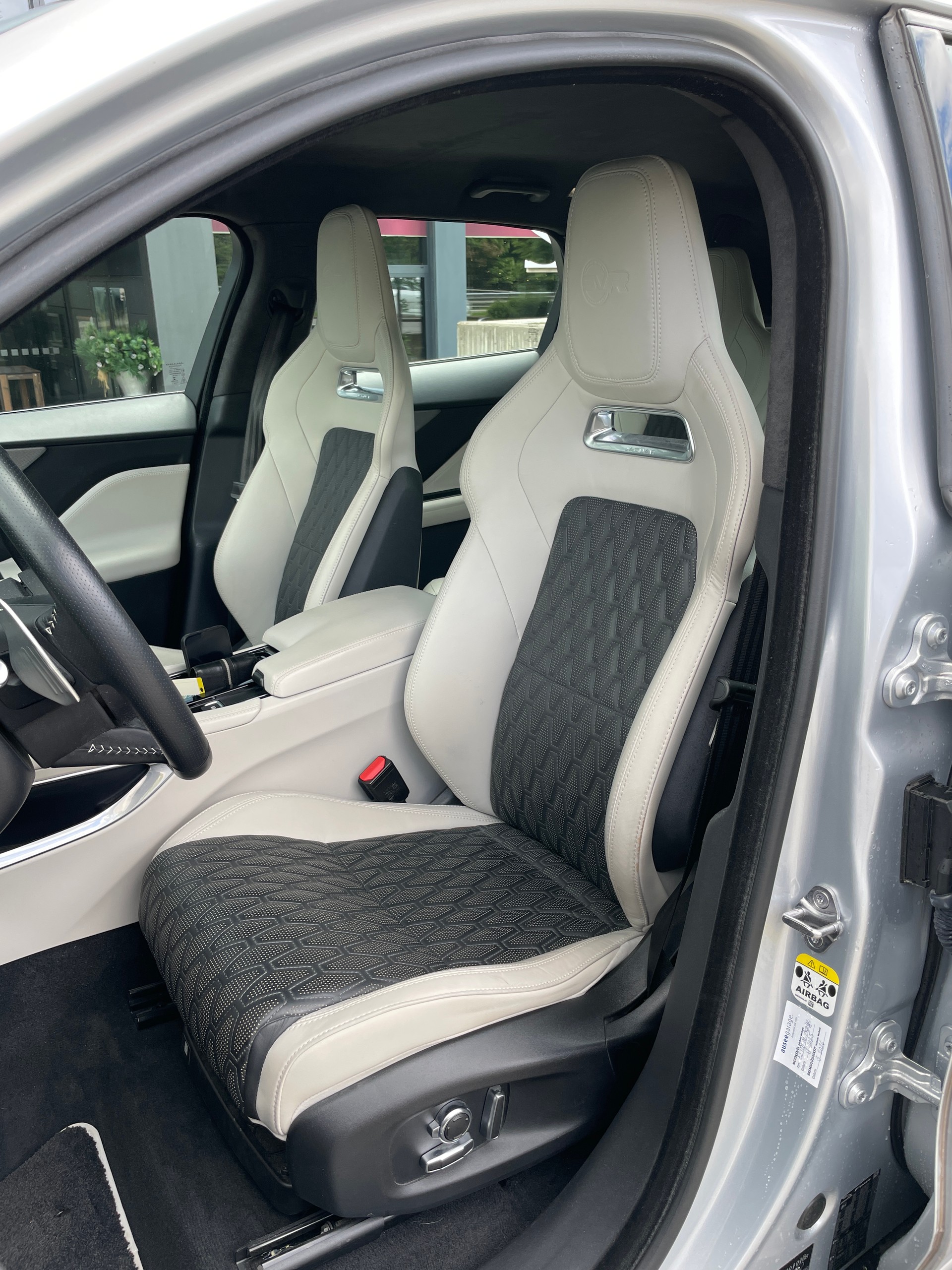 JAGUAR F-Pace 5.0 V8 SVR AWD Automatik-image-13