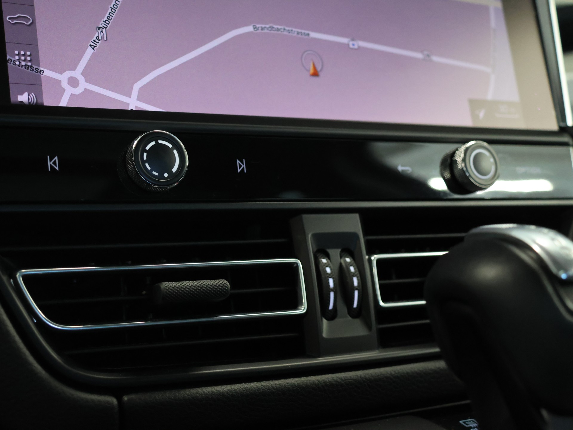 PORSCHE Macan S PDK *Panoramadach* *Bose* *Sitzheizung*-image-28