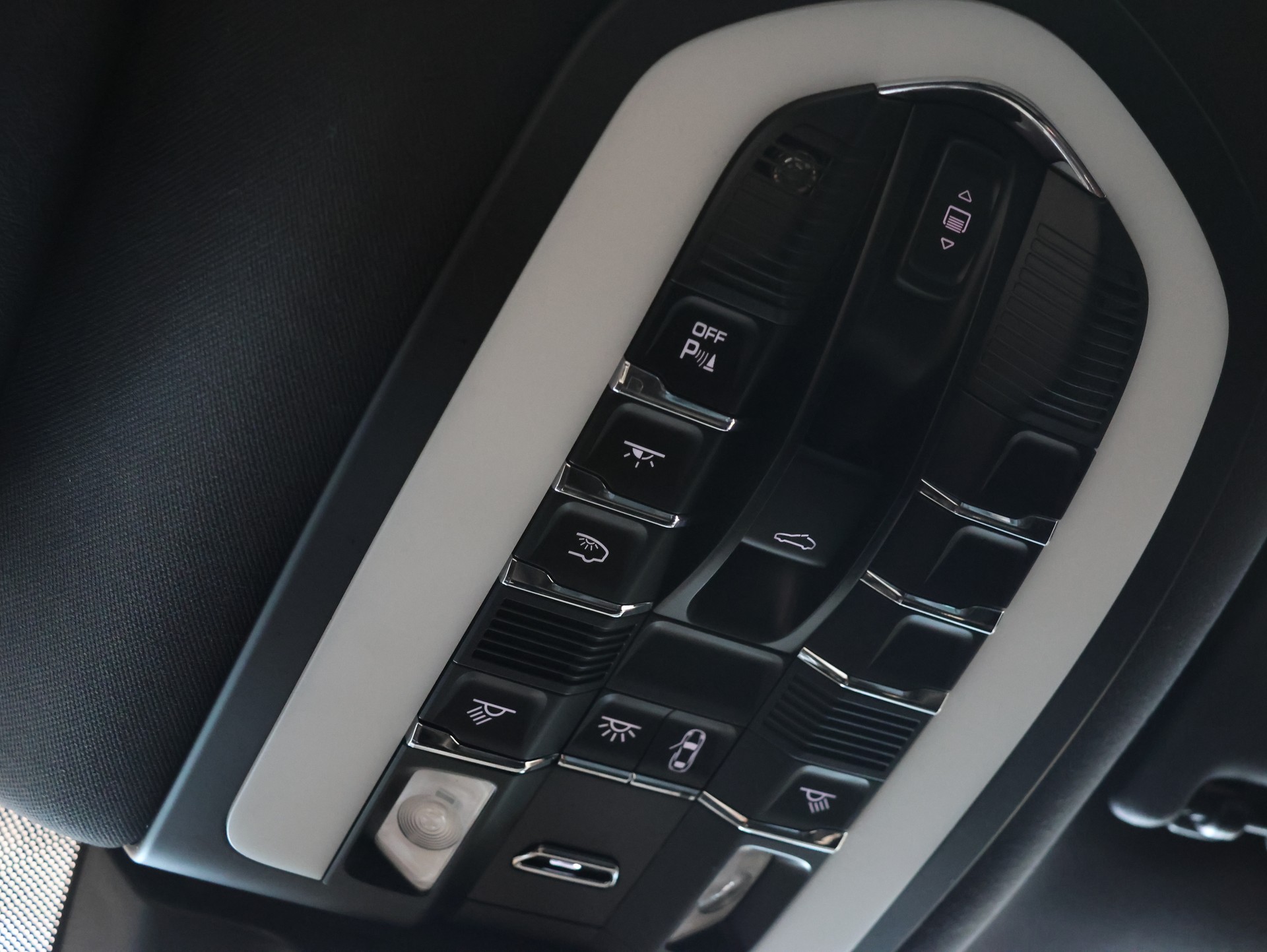 PORSCHE Macan S PDK *Panoramadach* *Bose* *Sitzheizung*-image-35