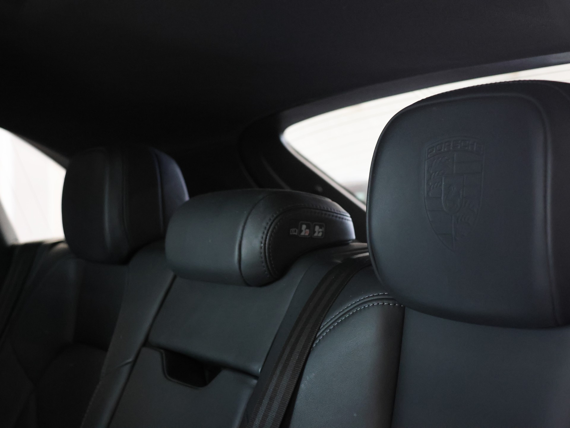 PORSCHE Macan S PDK *Panoramadach* *Bose* *Sitzheizung*-image-37