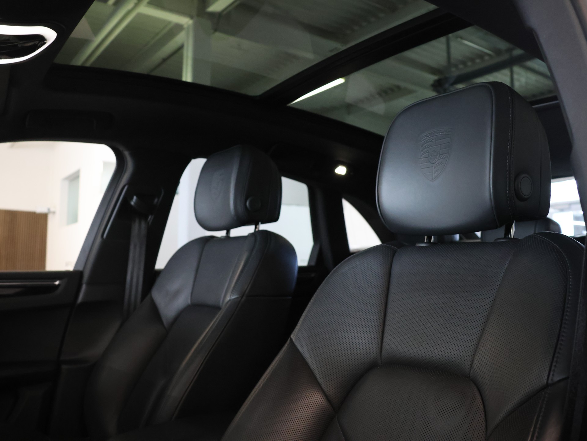PORSCHE Macan S PDK *Panoramadach* *Bose* *Sitzheizung*-image-17