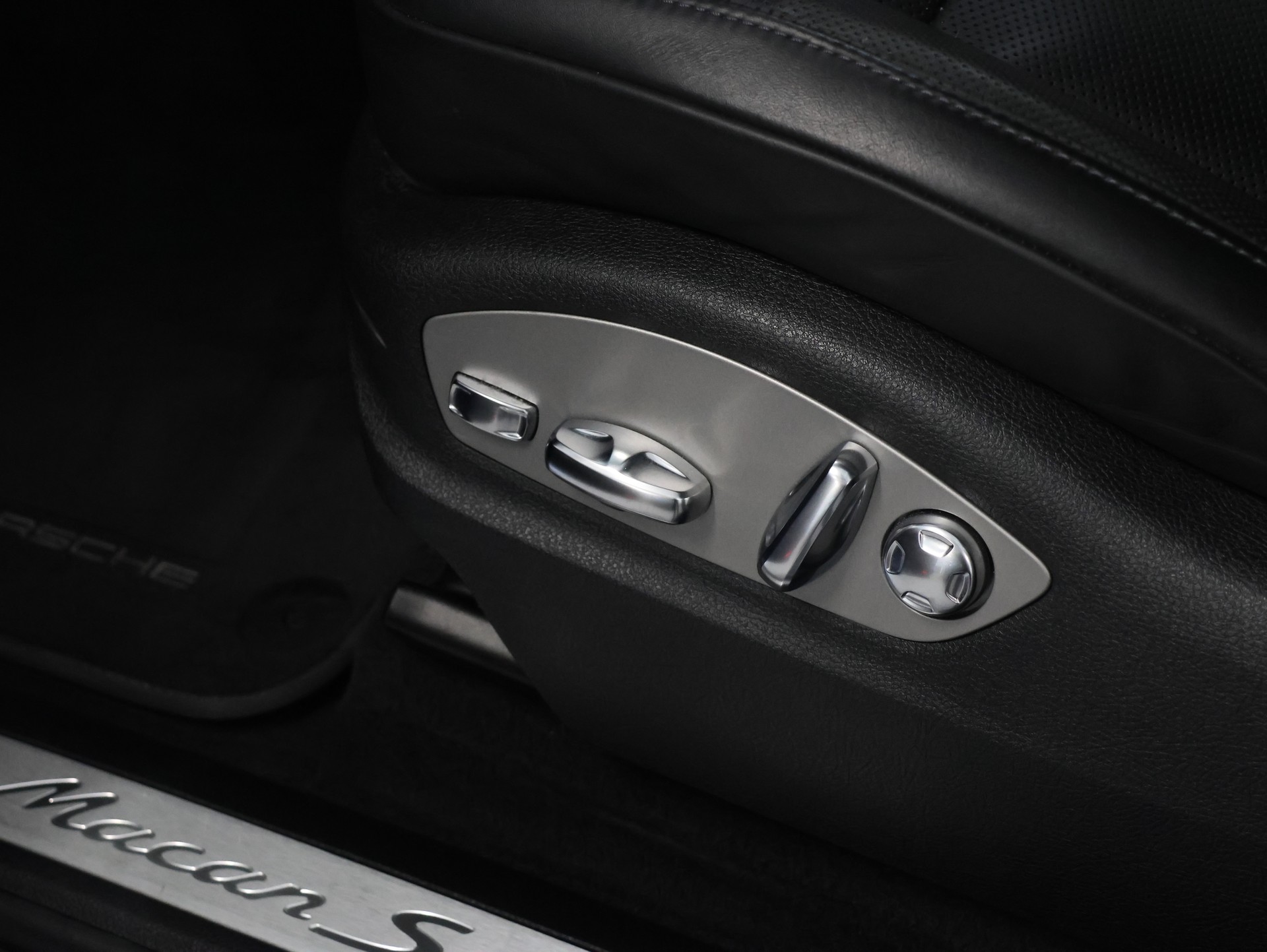 PORSCHE Macan S PDK *Panoramadach* *Bose* *Sitzheizung*-image-16