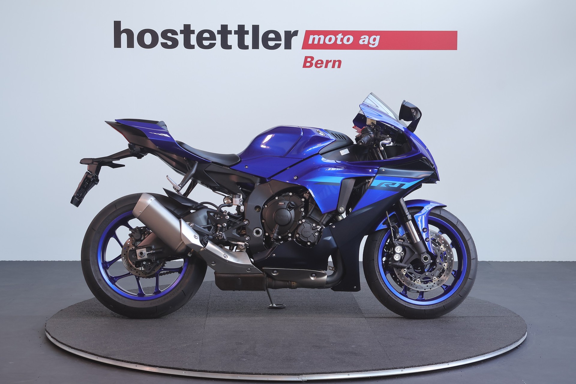 YAMAHA R1-showroom-element-1