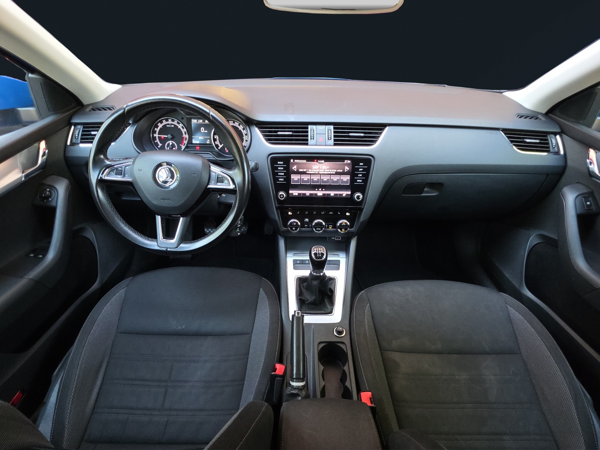 SKODA Octavia Combi 1.6 TDI Ambition-image-8