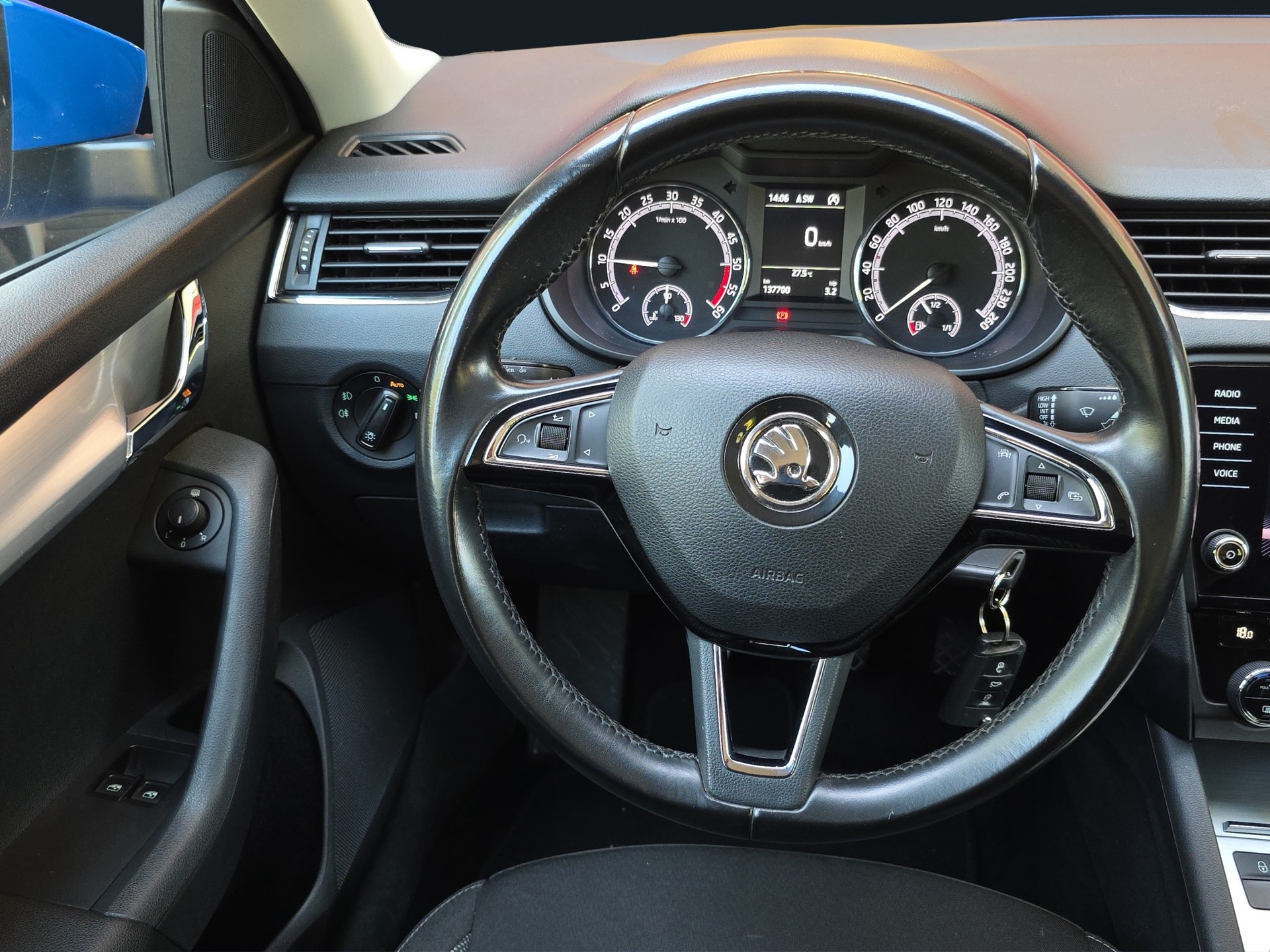 SKODA Octavia Combi 1.6 TDI Ambition-image-11