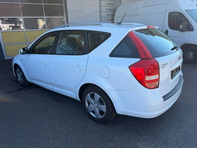 KIA Cee'd Sporty Wagon 1.4 16V Basic-image-2