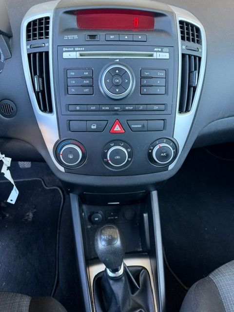 KIA Cee'd Sporty Wagon 1.4 16V Basic-image-6