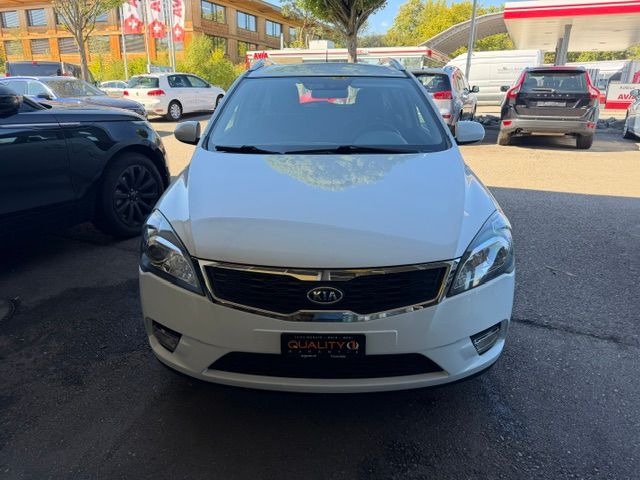 KIA Cee'd Sporty Wagon 1.4 16V Basic-image-4