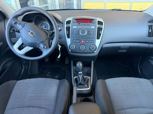 KIA Cee'd Sporty Wagon 1.4 16V Basic-image-11