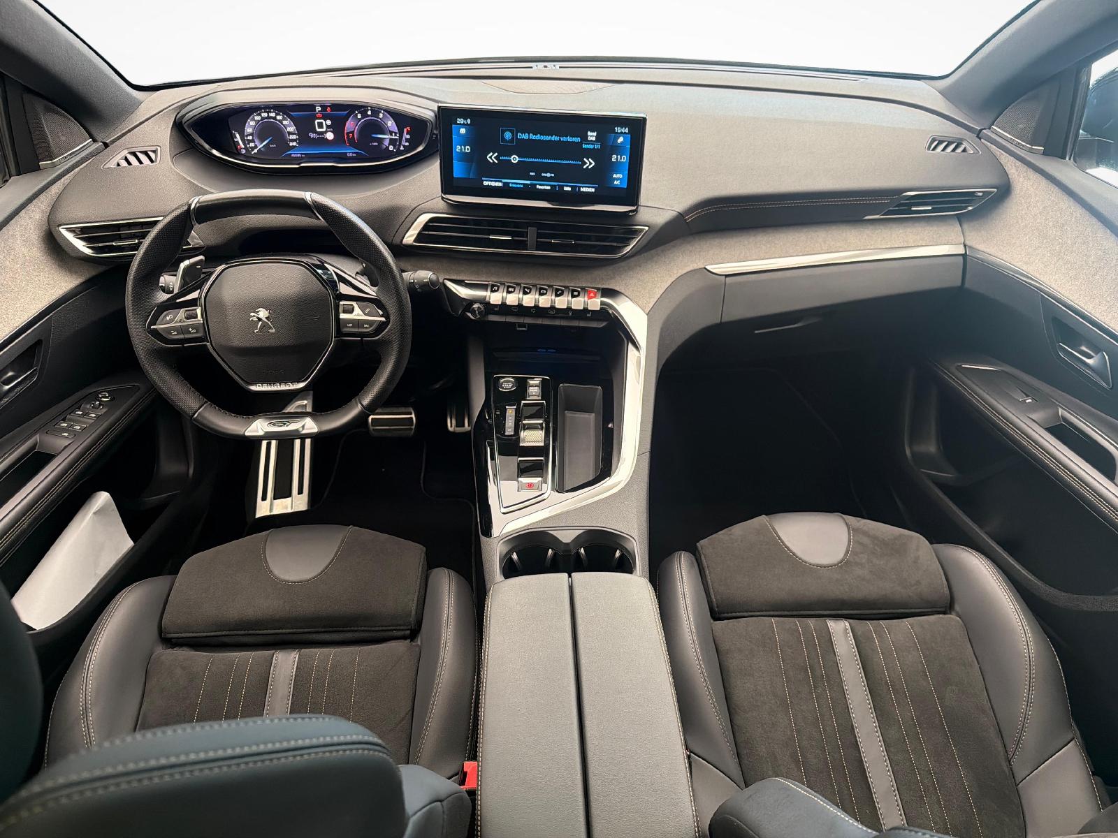 PEUGEOT 3008 1.2 PureTech GT-image-8