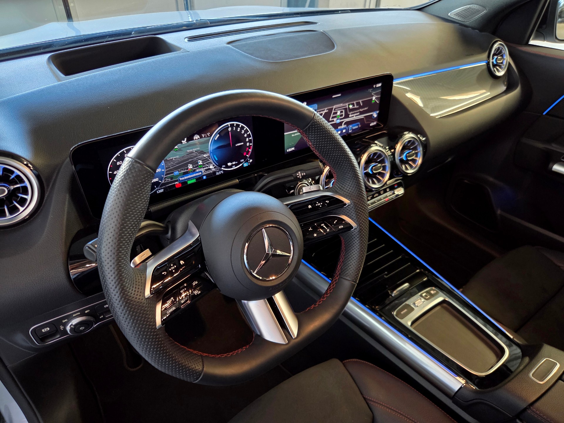 MERCEDES-BENZ GLA 250 e EQ Star AMG Line-image-11
