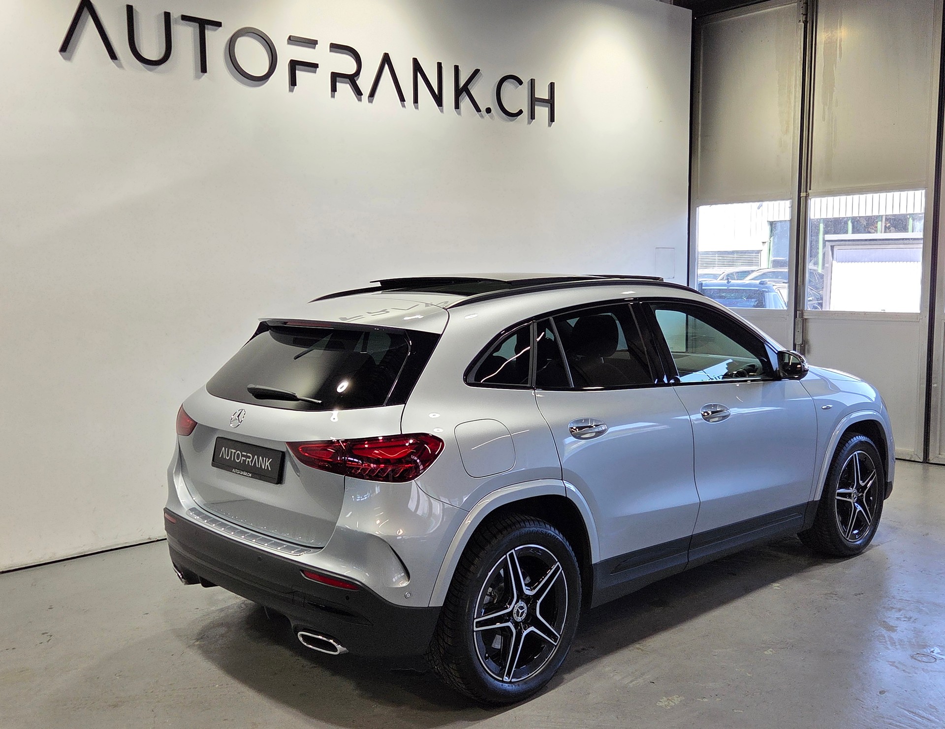 MERCEDES-BENZ GLA 250 e EQ Star AMG Line-image-21