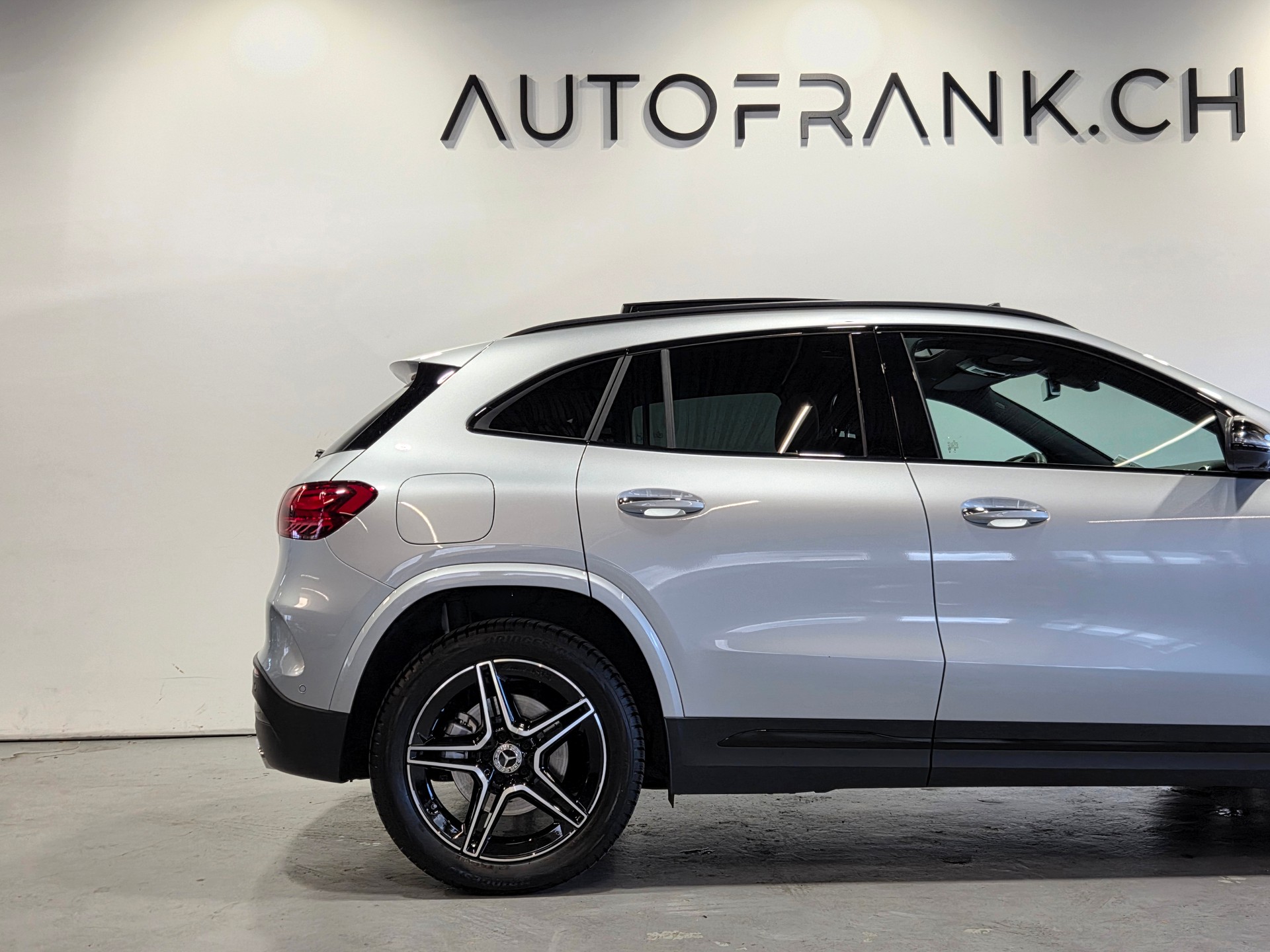 MERCEDES-BENZ GLA 250 e EQ Star AMG Line-image-16