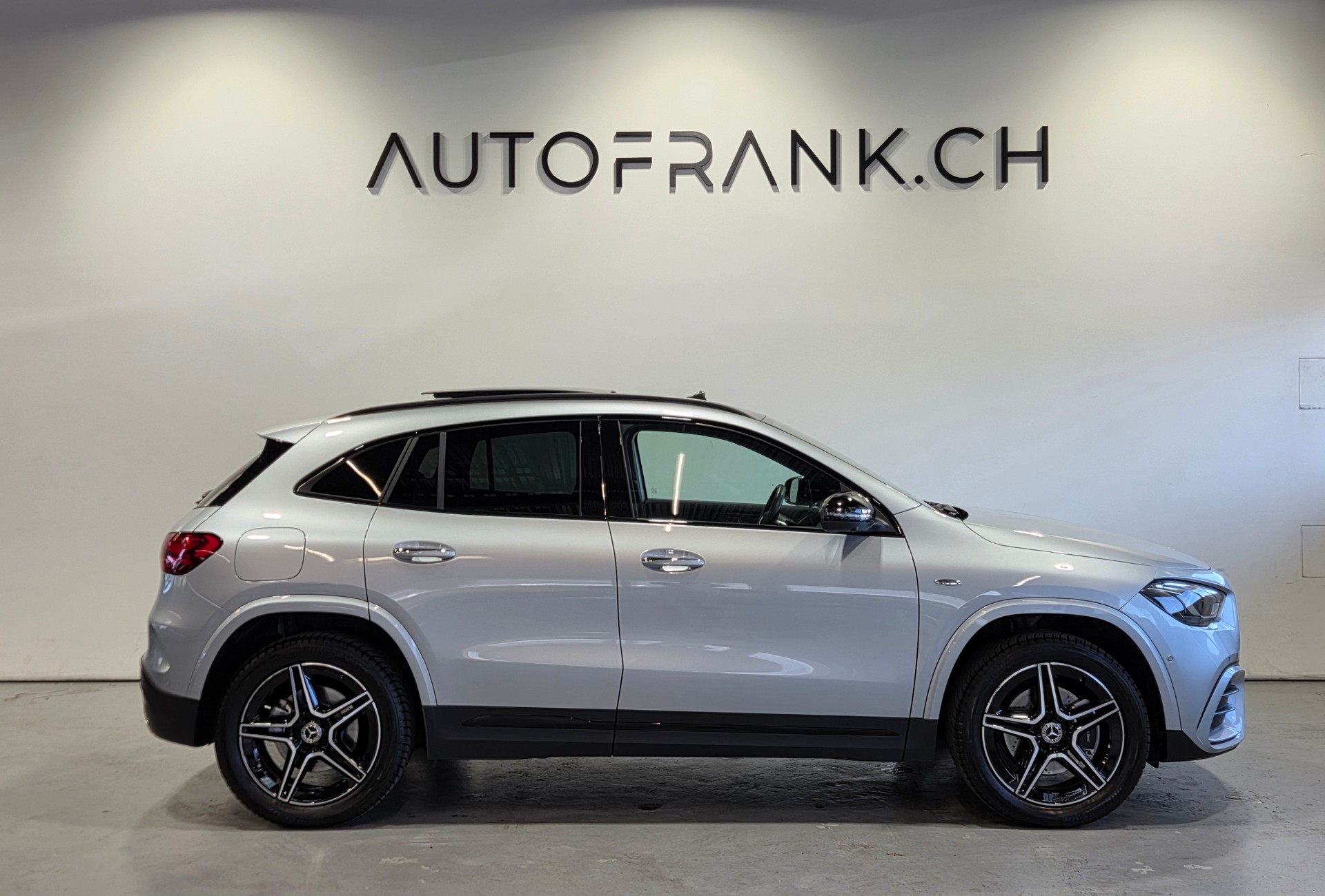 MERCEDES-BENZ GLA 250 e EQ Star AMG Line-image-1