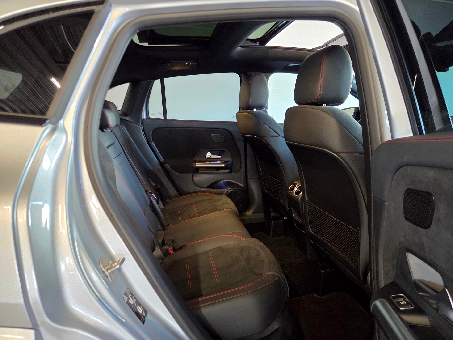 MERCEDES-BENZ GLA 250 e EQ Star AMG Line-image-22