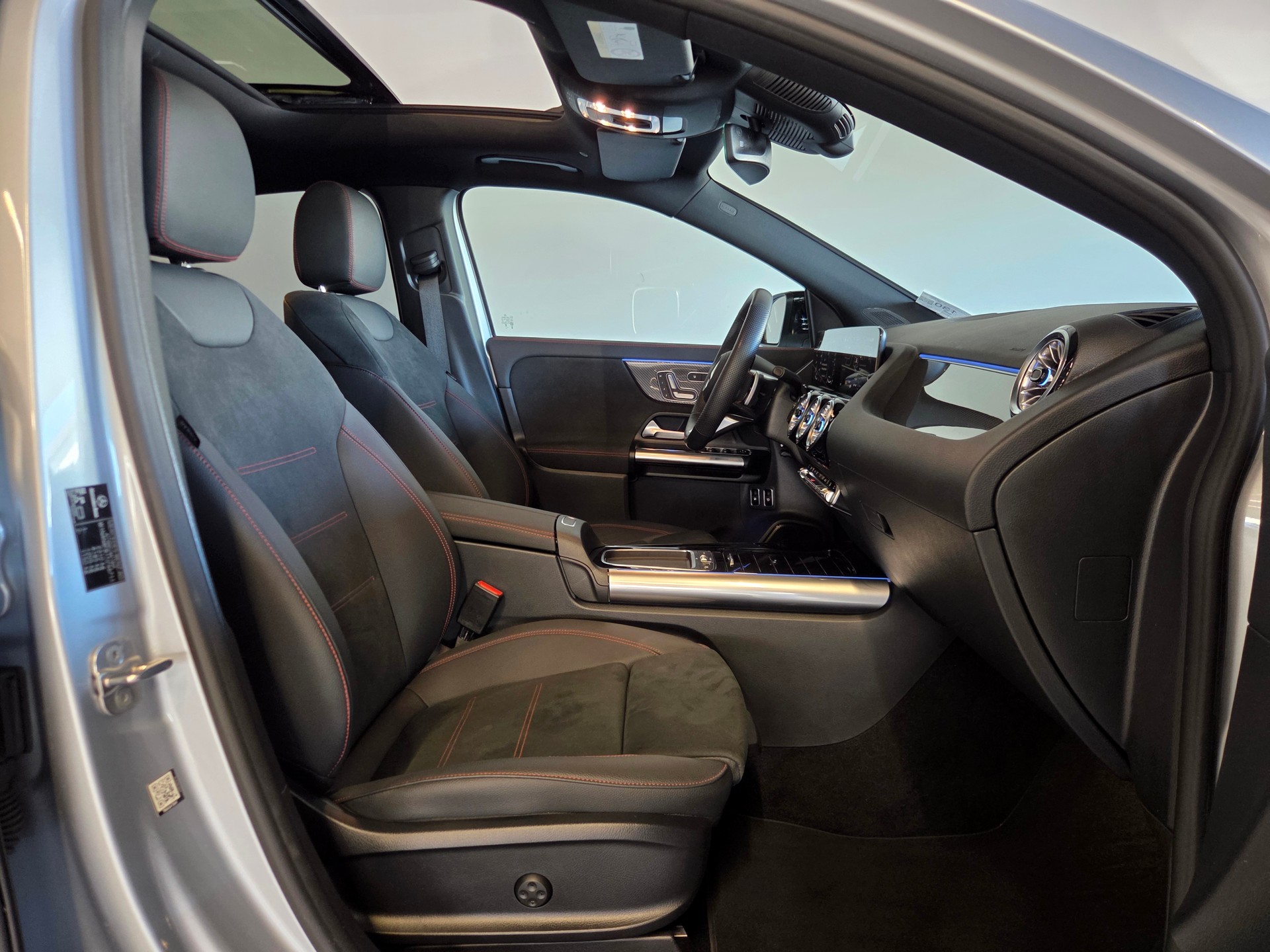 MERCEDES-BENZ GLA 250 e EQ Star AMG Line-image-7