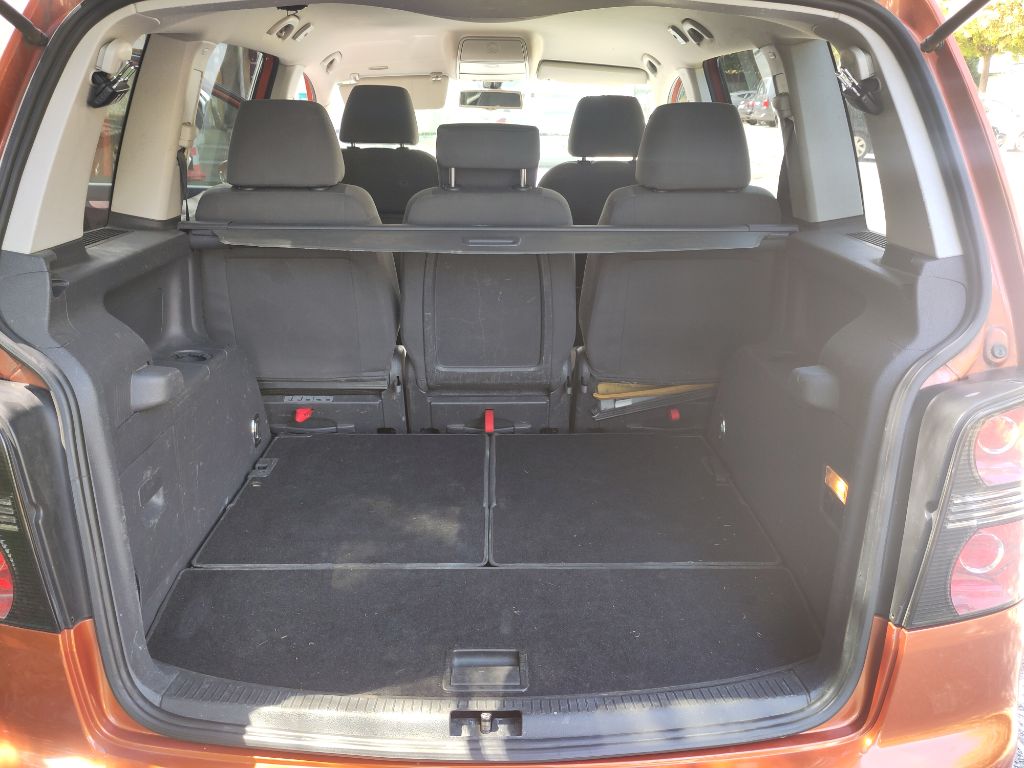 VW Touran 1.4 TSI Trendline Freestyle-image-3