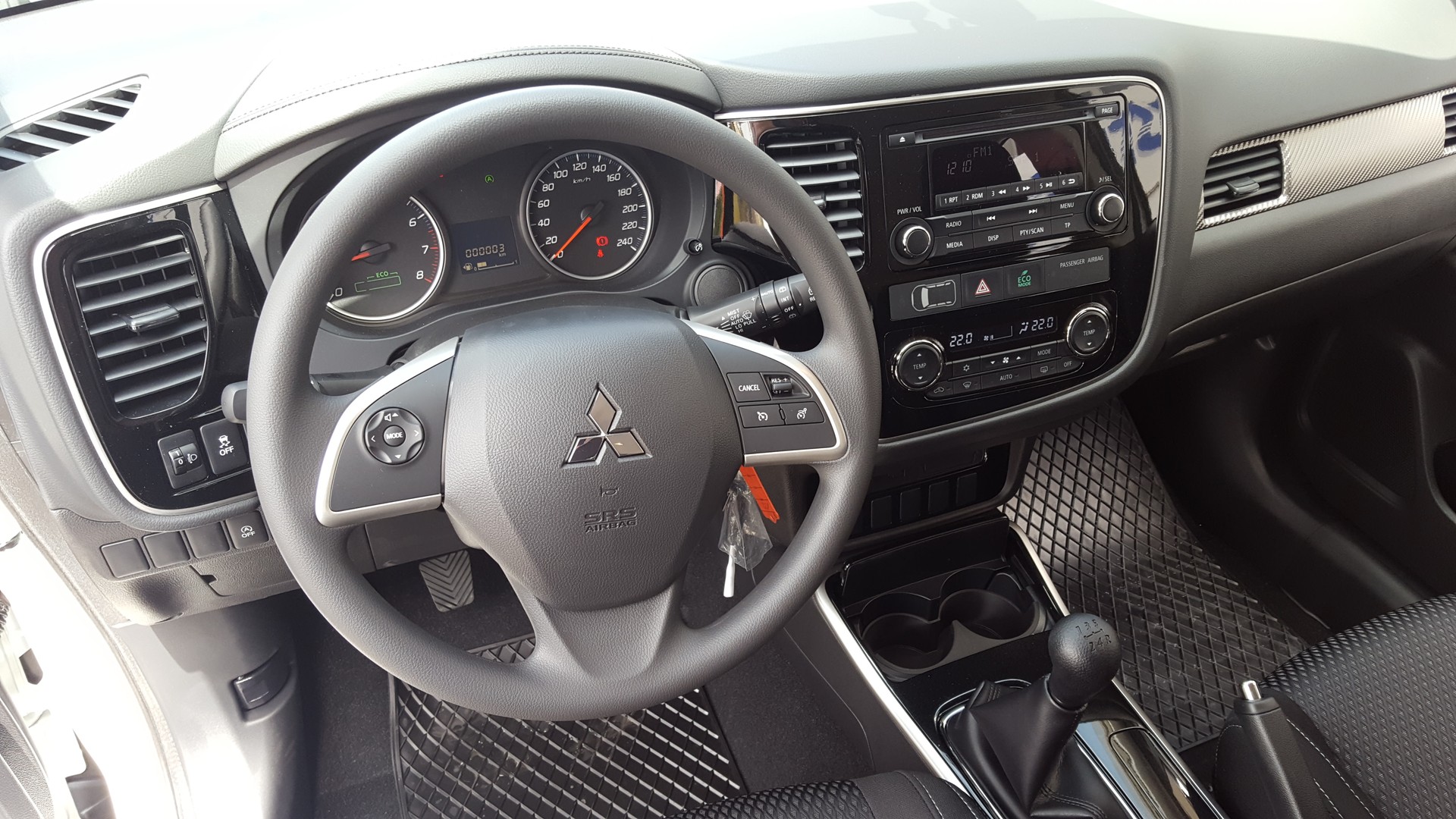 MITSUBISHI Outlander 2.0 Helvetia MT-image-9