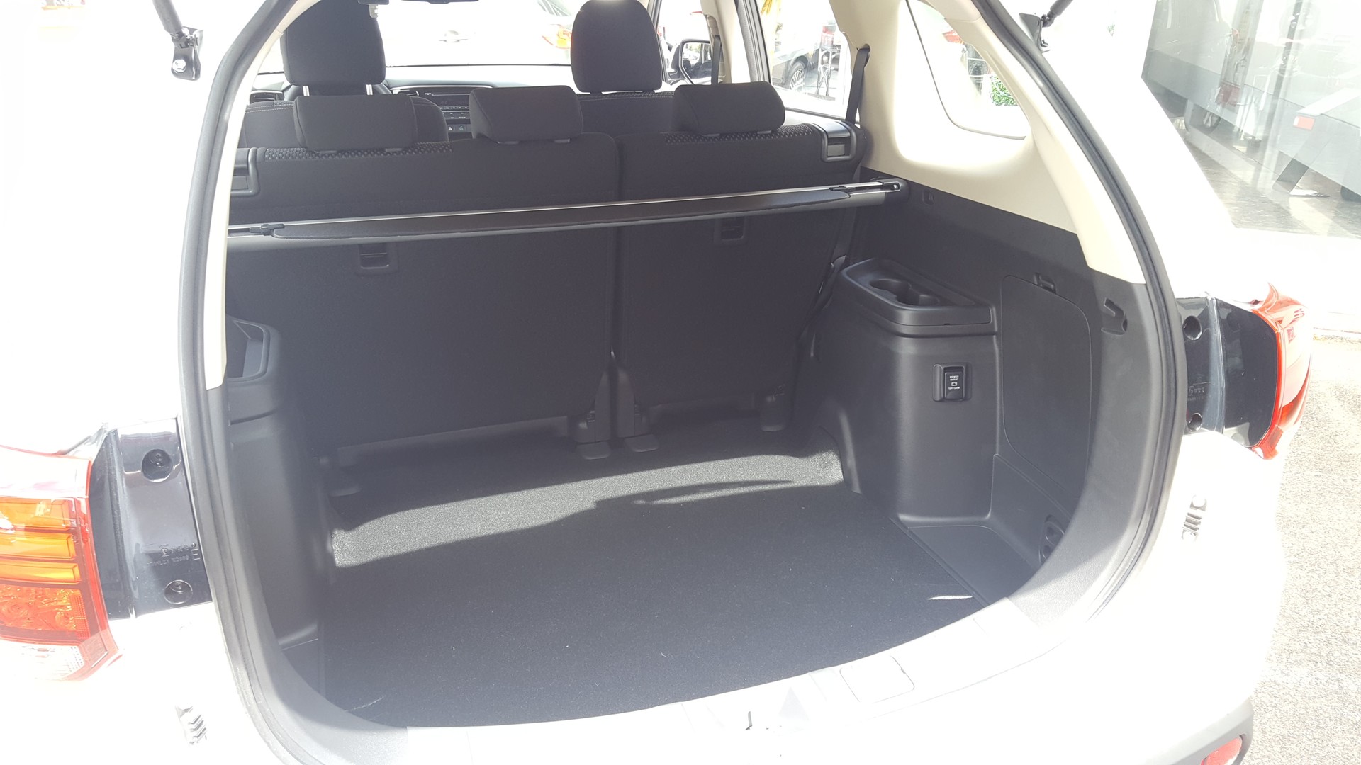 MITSUBISHI Outlander 2.0 Helvetia MT-image-6