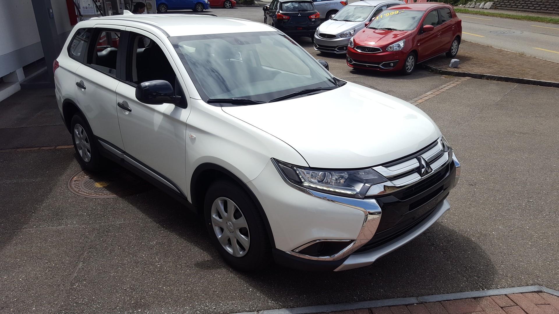 MITSUBISHI Outlander 2.0 Helvetia MT-image-14