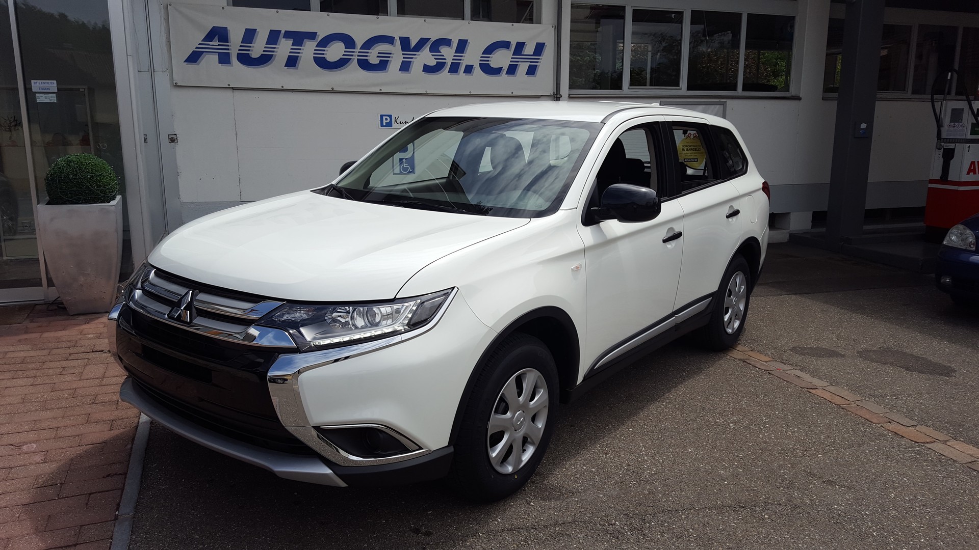 MITSUBISHI Outlander 2.0 Helvetia MT-image-10