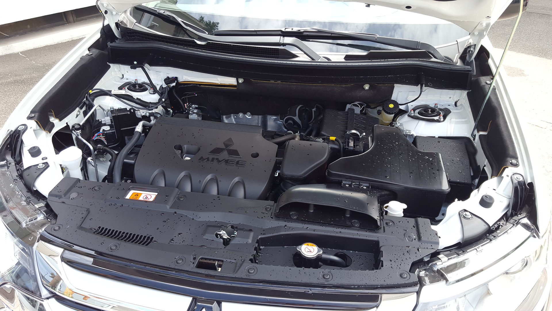 MITSUBISHI Outlander 2.0 Helvetia MT-image-5
