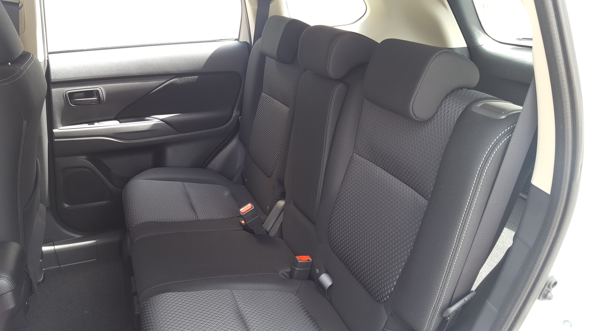 MITSUBISHI Outlander 2.0 Helvetia MT-image-7