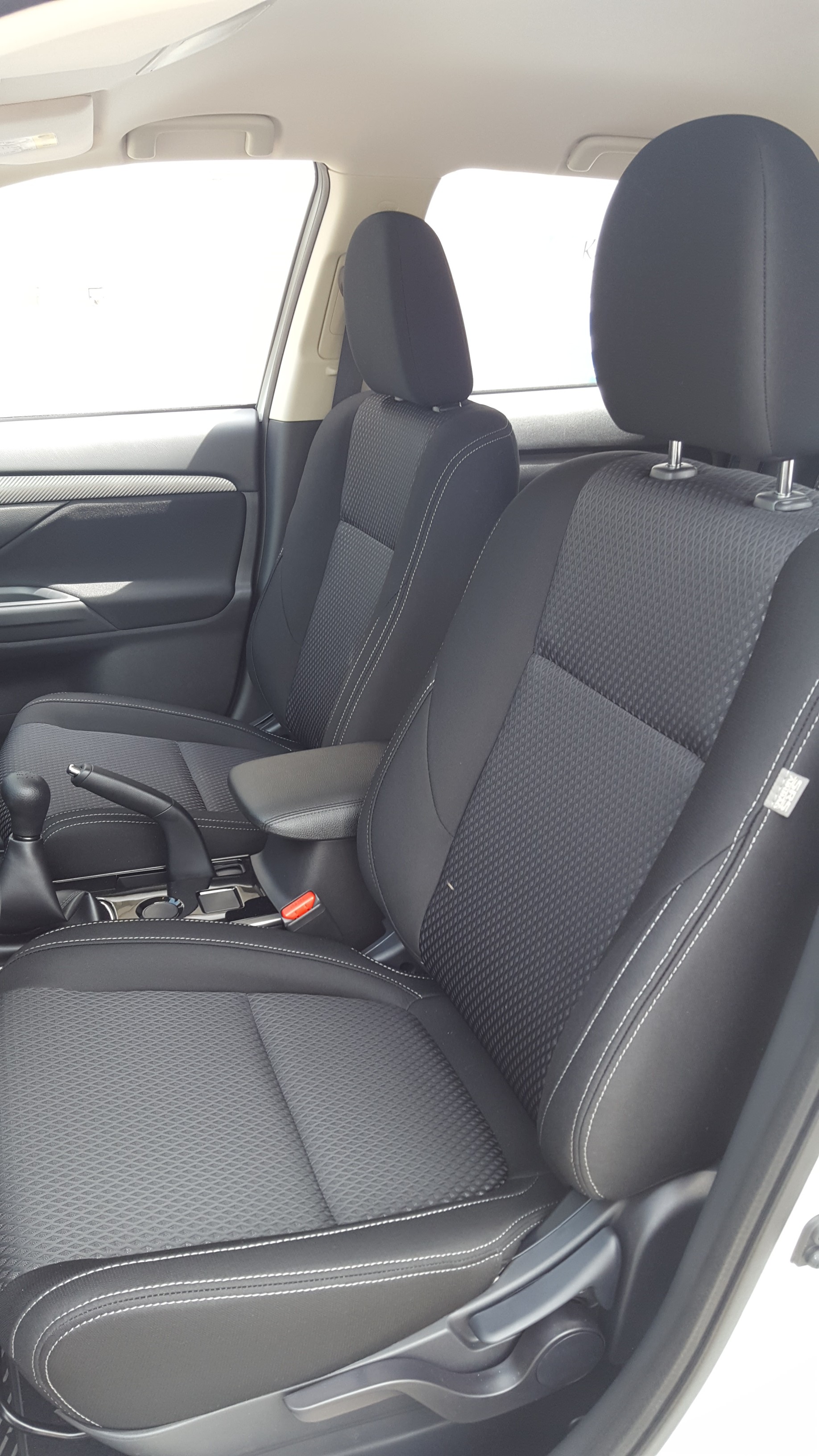 MITSUBISHI Outlander 2.0 Helvetia MT-image-8